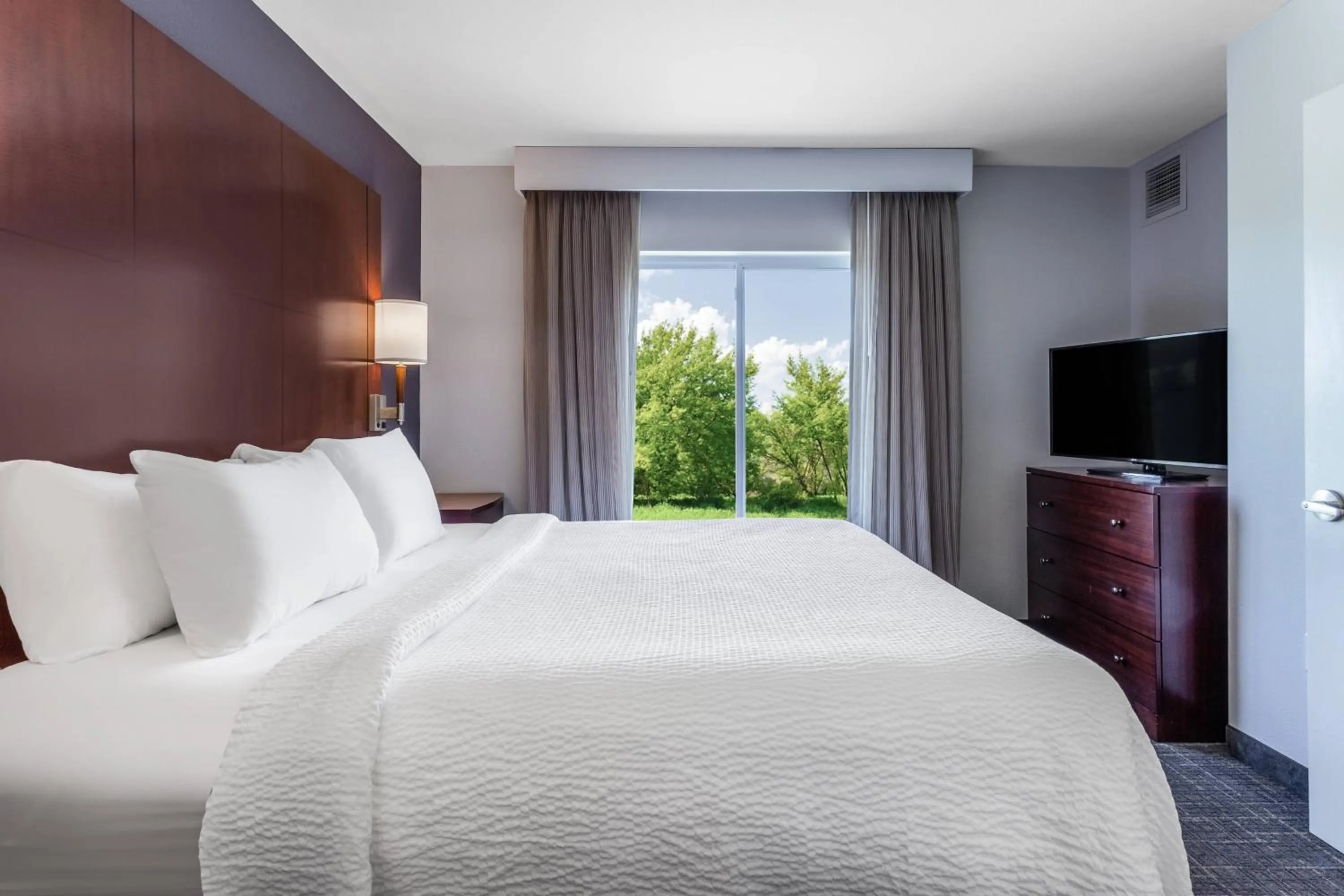 Bedroom, Bed in Residence Inn Duluth