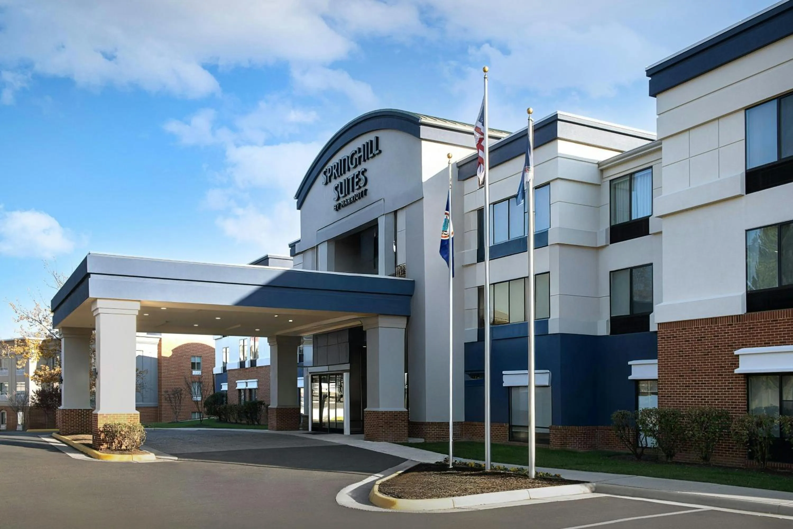 Property building in SpringHill Suites Alexandria