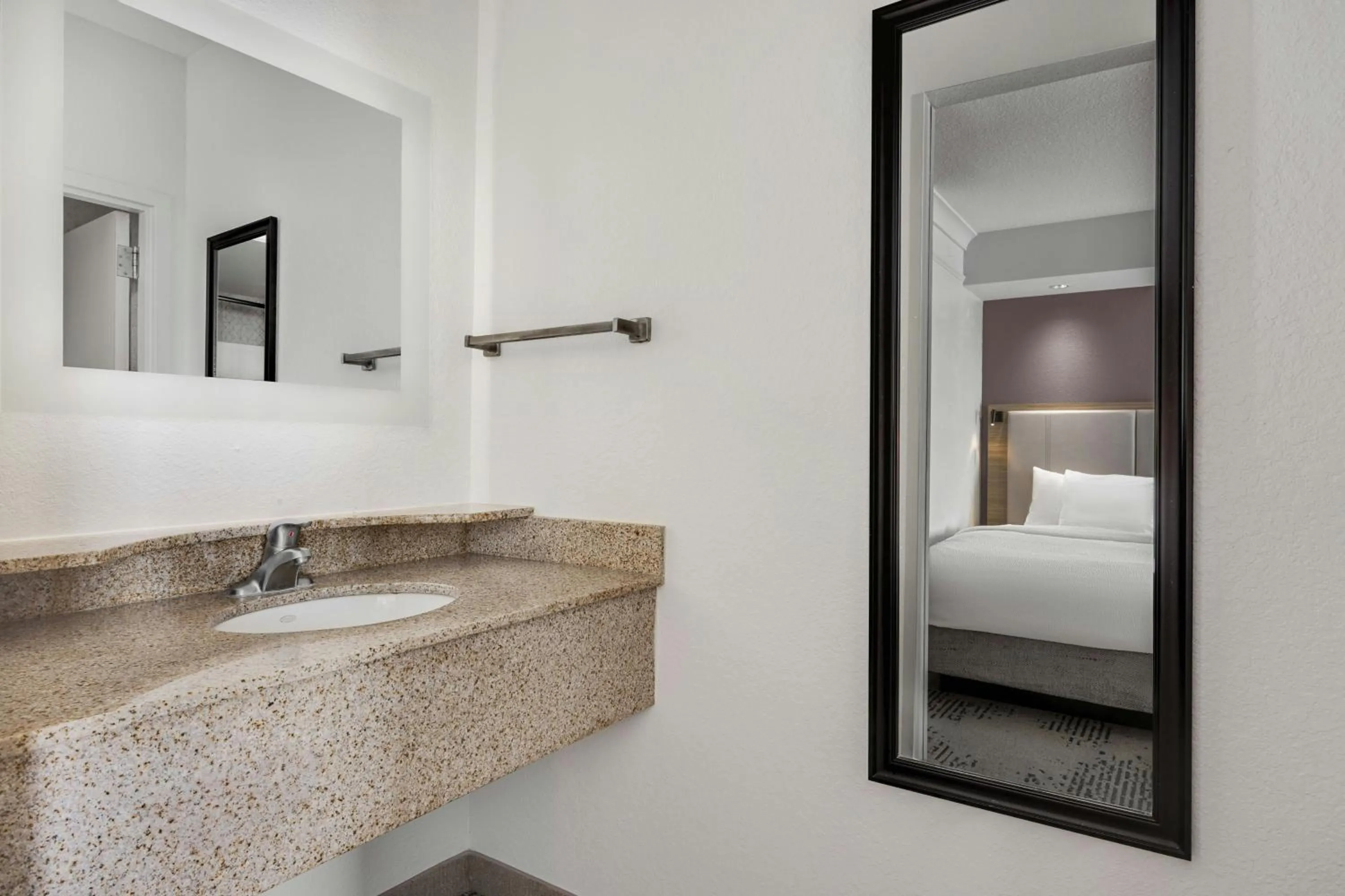 Bathroom, Bed in SpringHill Suites by Marriott Jacksonville North I-95 Area