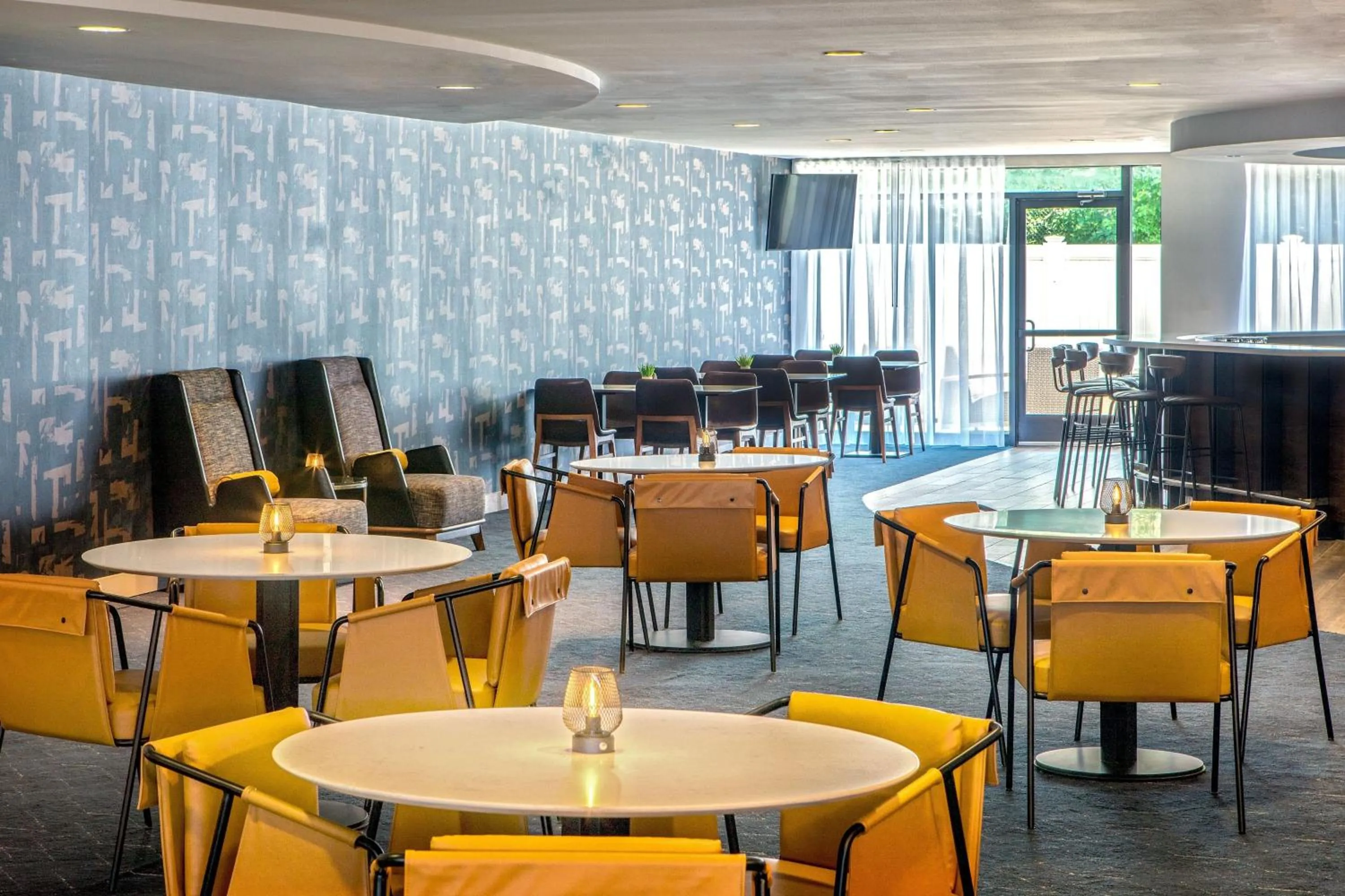 Lounge or bar in Courtyard Boston Marlborough