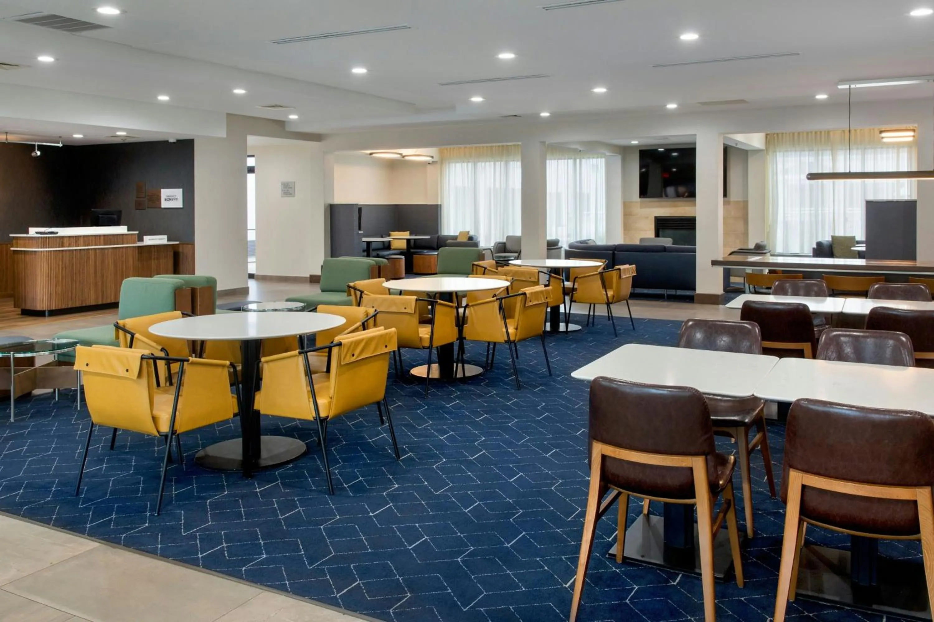 Lobby or reception in Courtyard by Marriott New Haven Orange