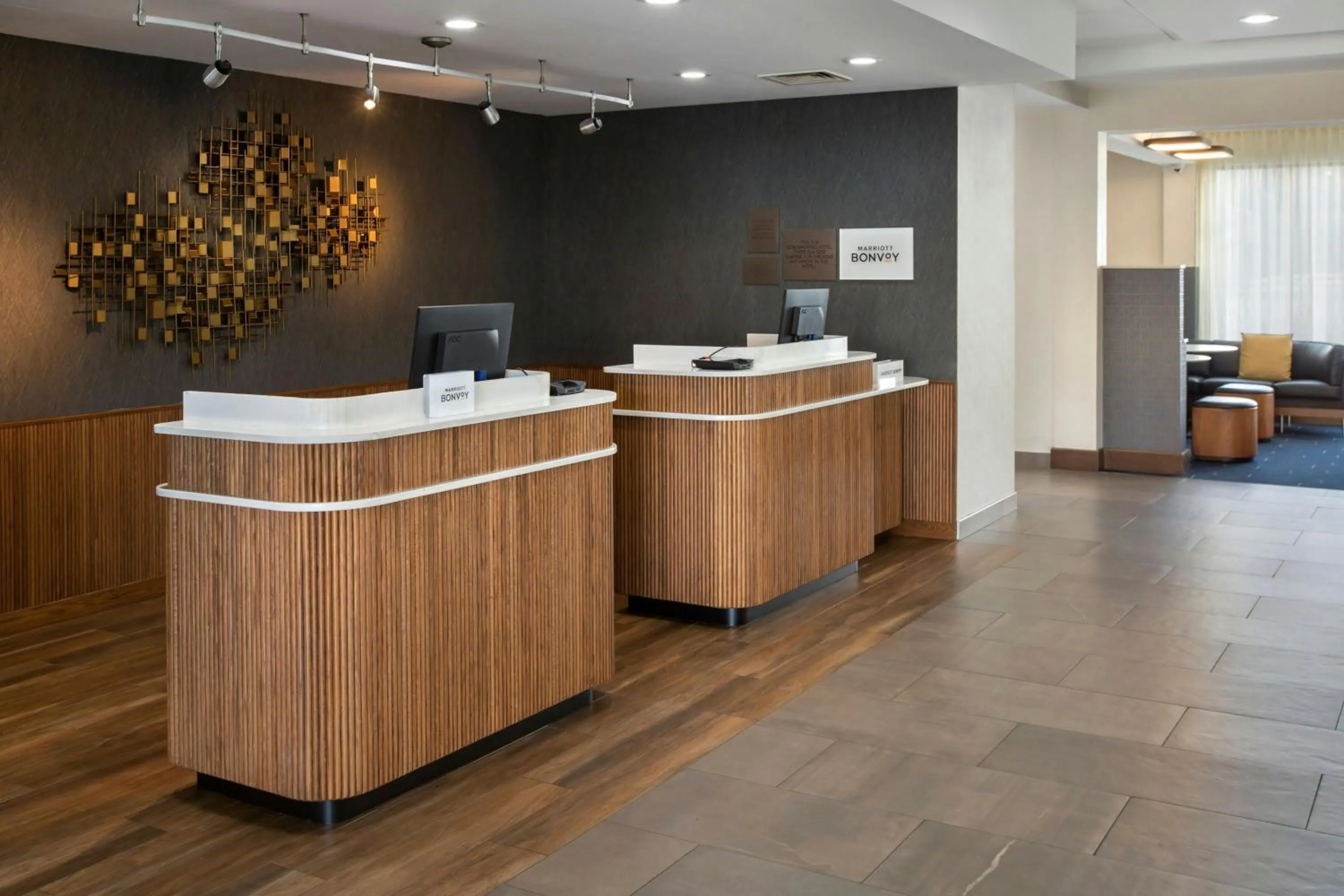 Lobby or reception in Courtyard by Marriott New Haven Orange