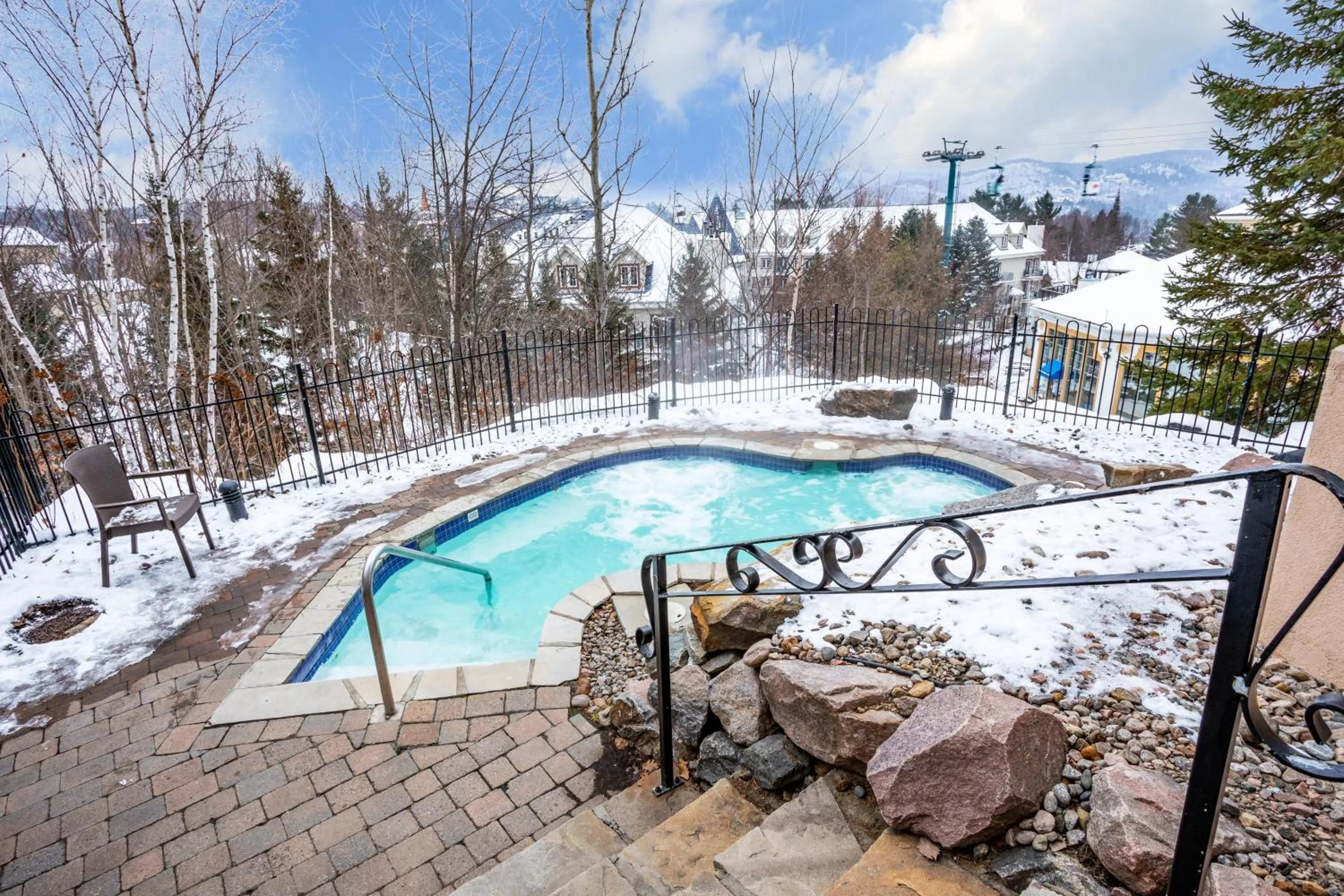 Hot Tub in Lodge de la Montagne