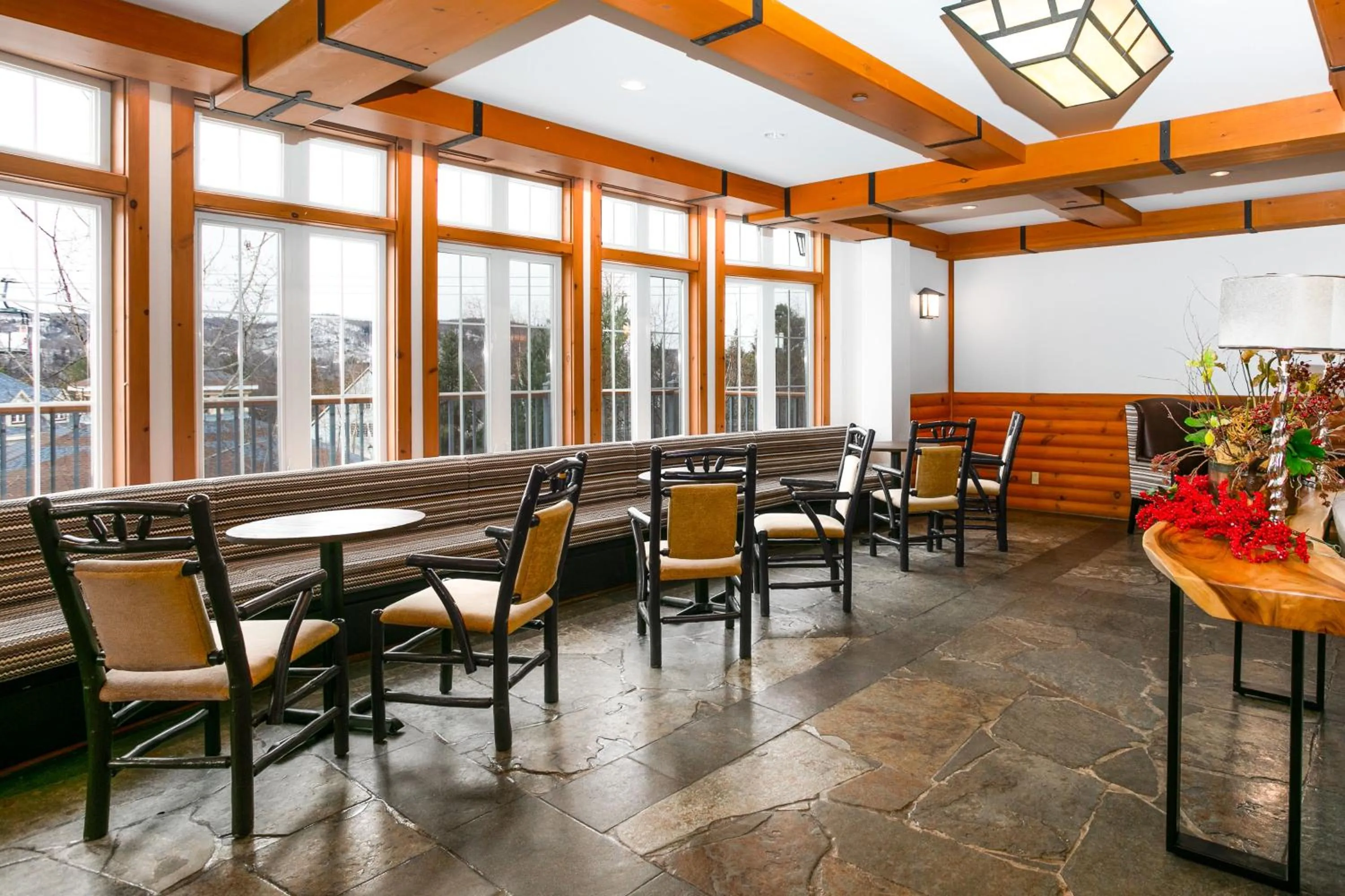 Communal lounge/ TV room in Lodge de la Montagne