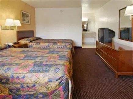 Double Room - Non-Smoking in Belmont Inn and Suites Double Room - Non-Smoking in Belmont Inn and Suites