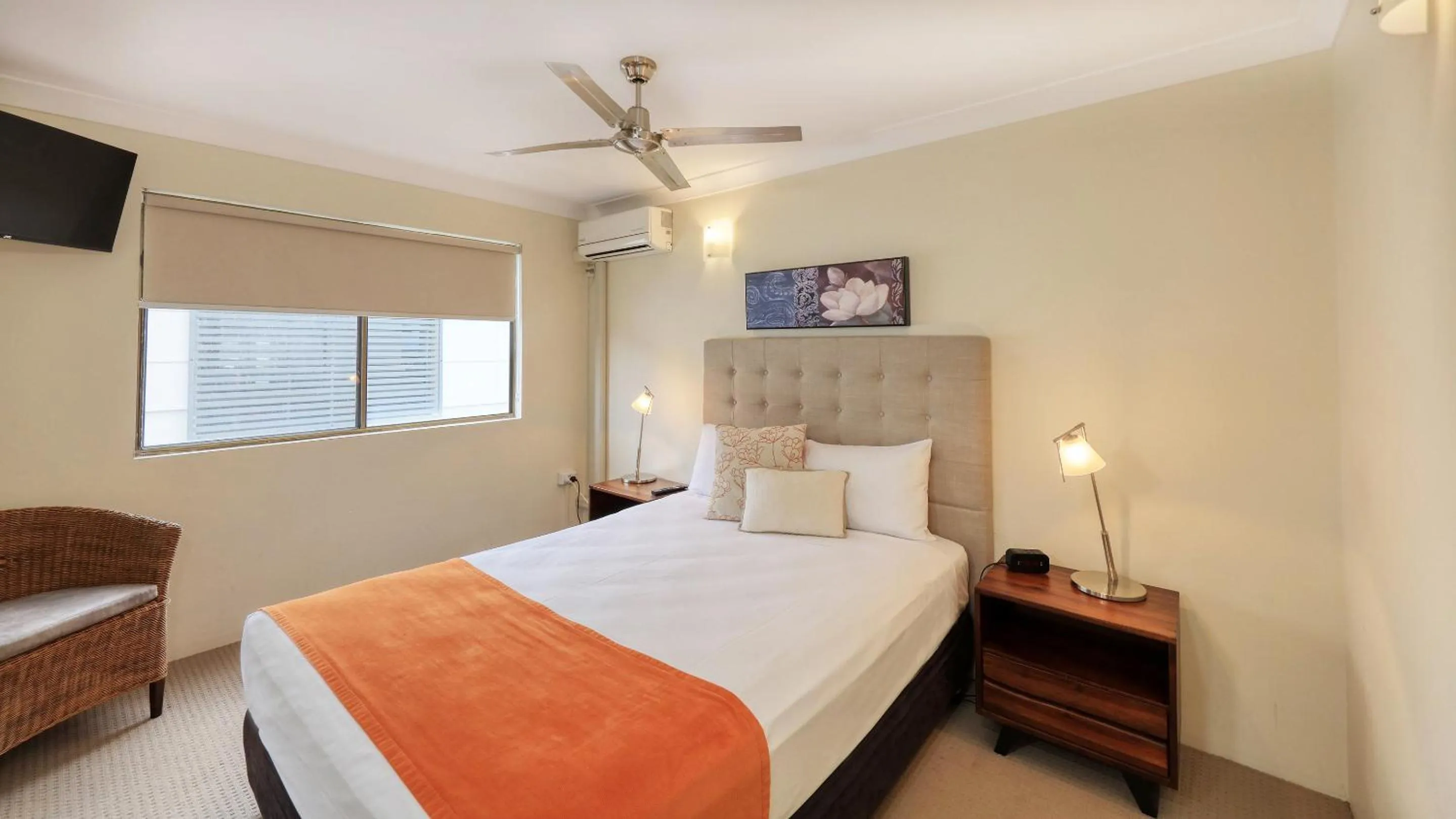 TV and multimedia, Bed in L'Amor Holiday Apartments