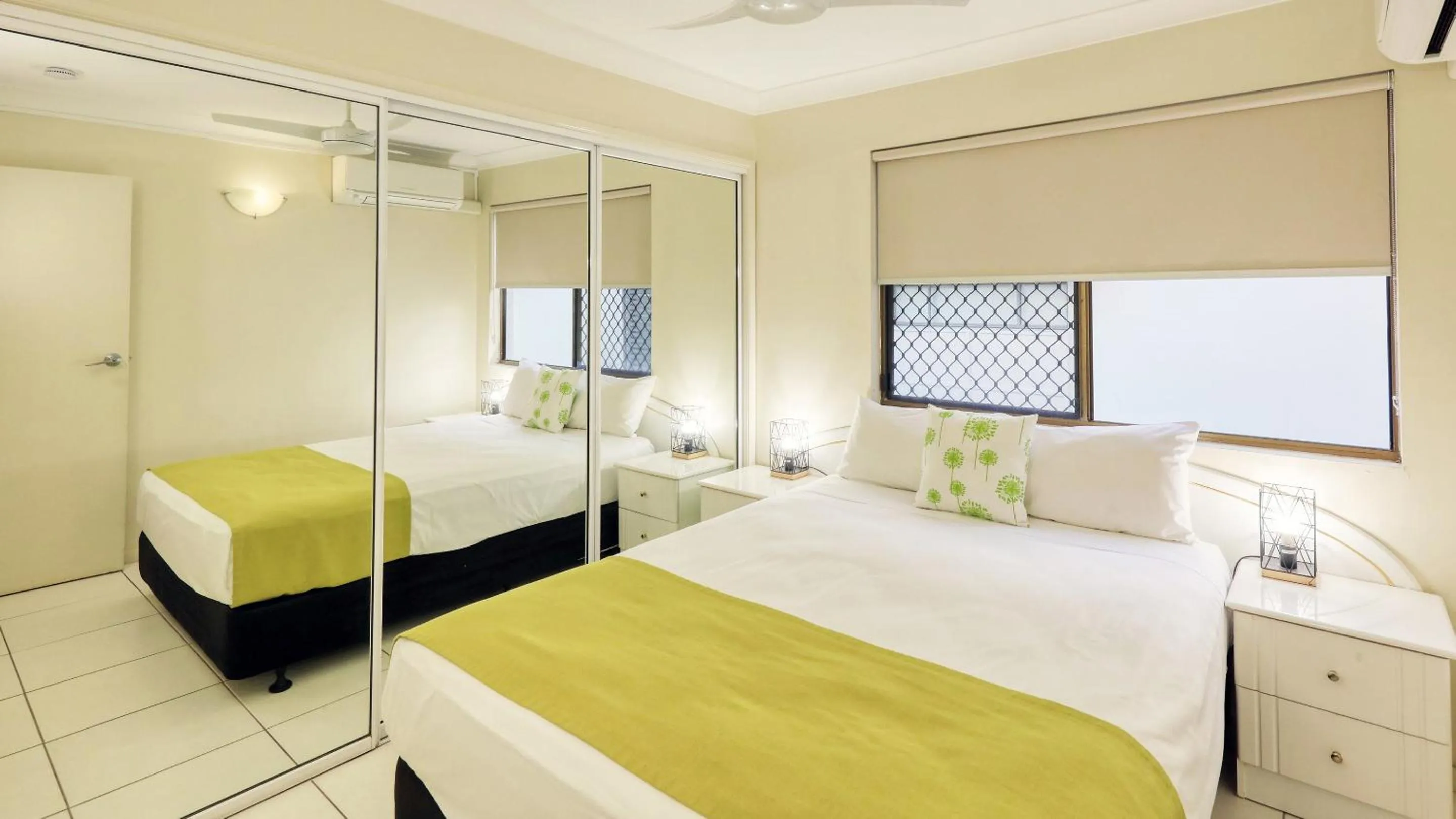 wardrobe, Bed in L'Amor Holiday Apartments