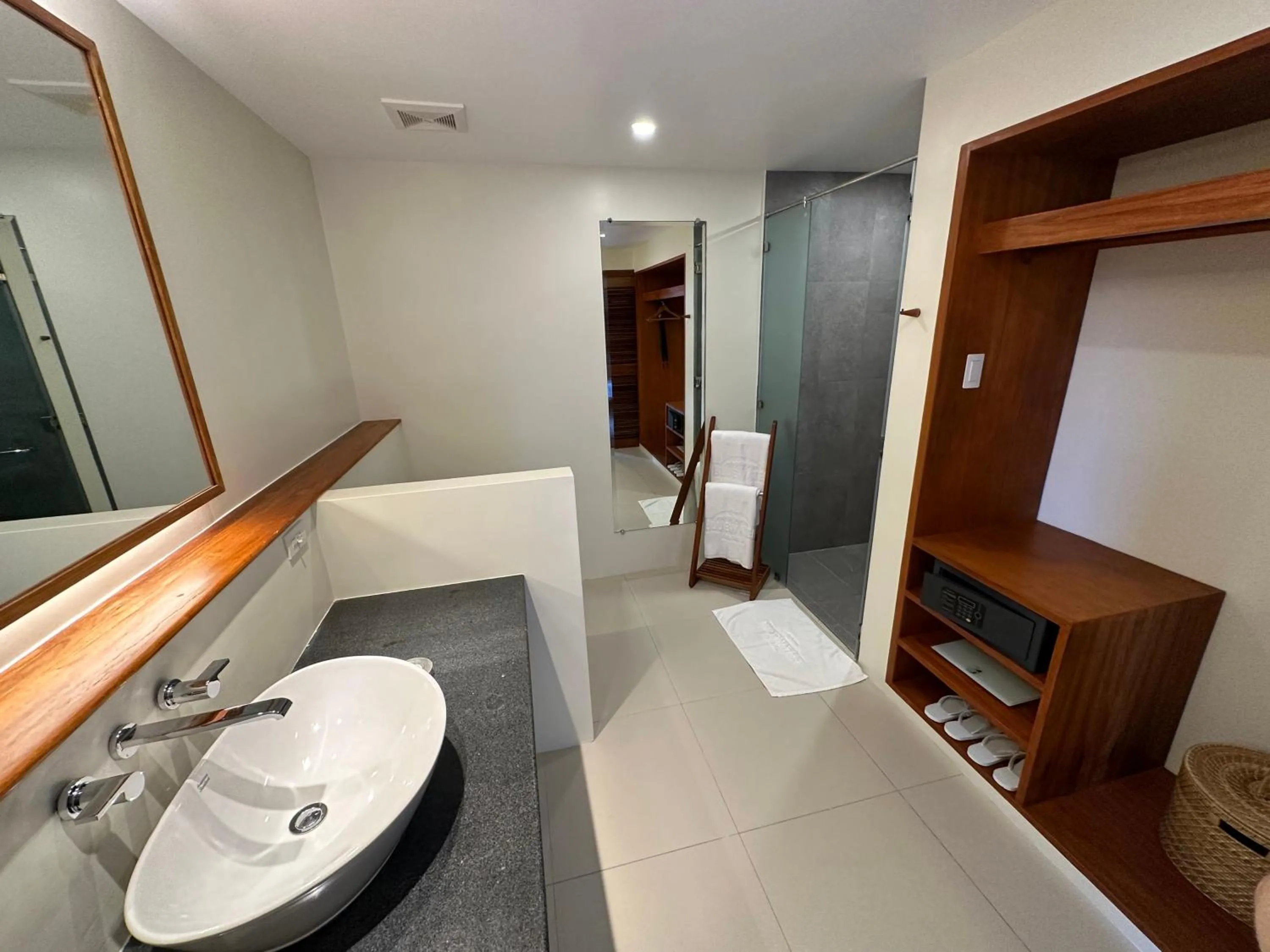 Bathroom in Bluewater Maribago Beach Resort