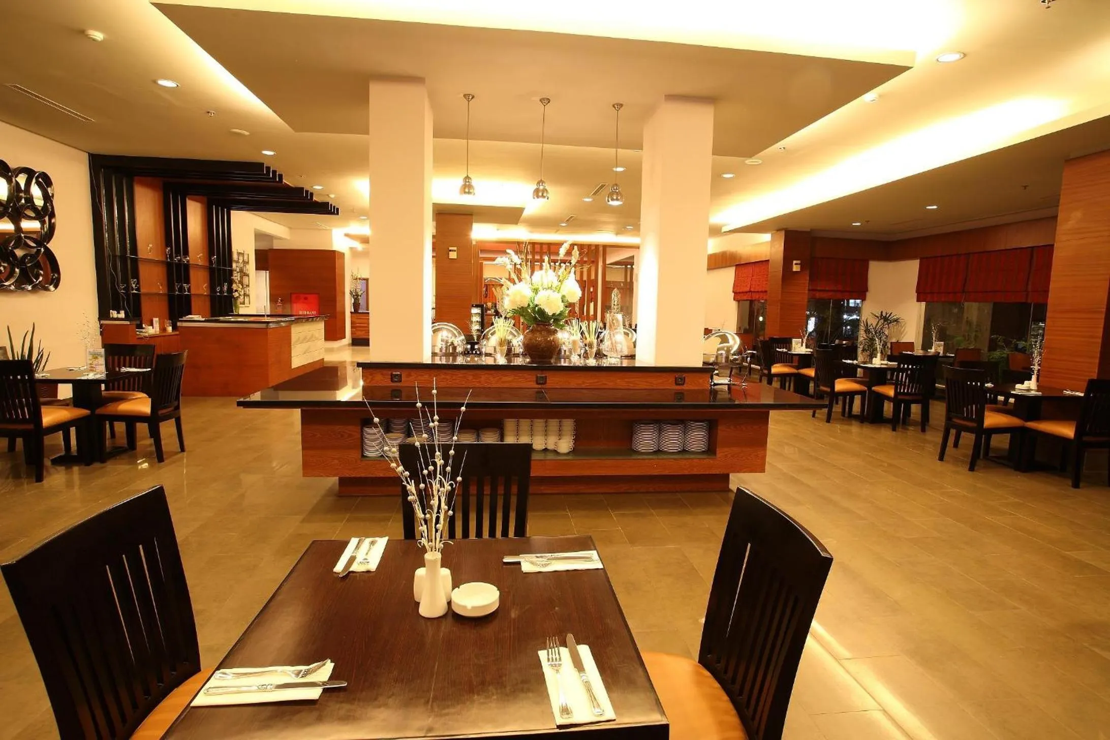 Restaurant/places to eat in Aston Tanjung City Hotel