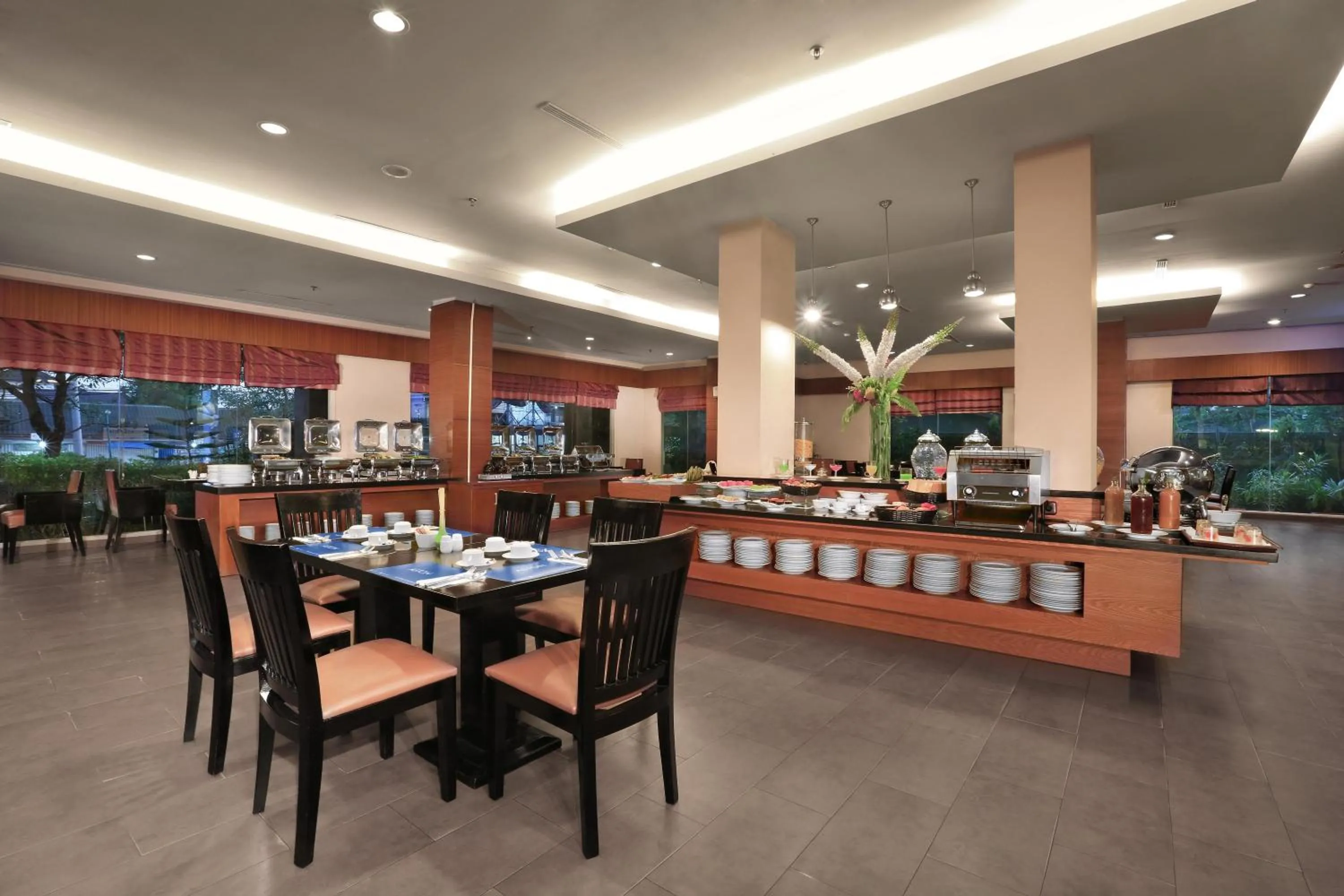 Restaurant/places to eat in Aston Tanjung City Hotel