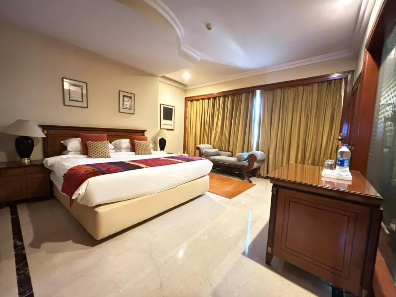 Bed in The Hans, New Delhi