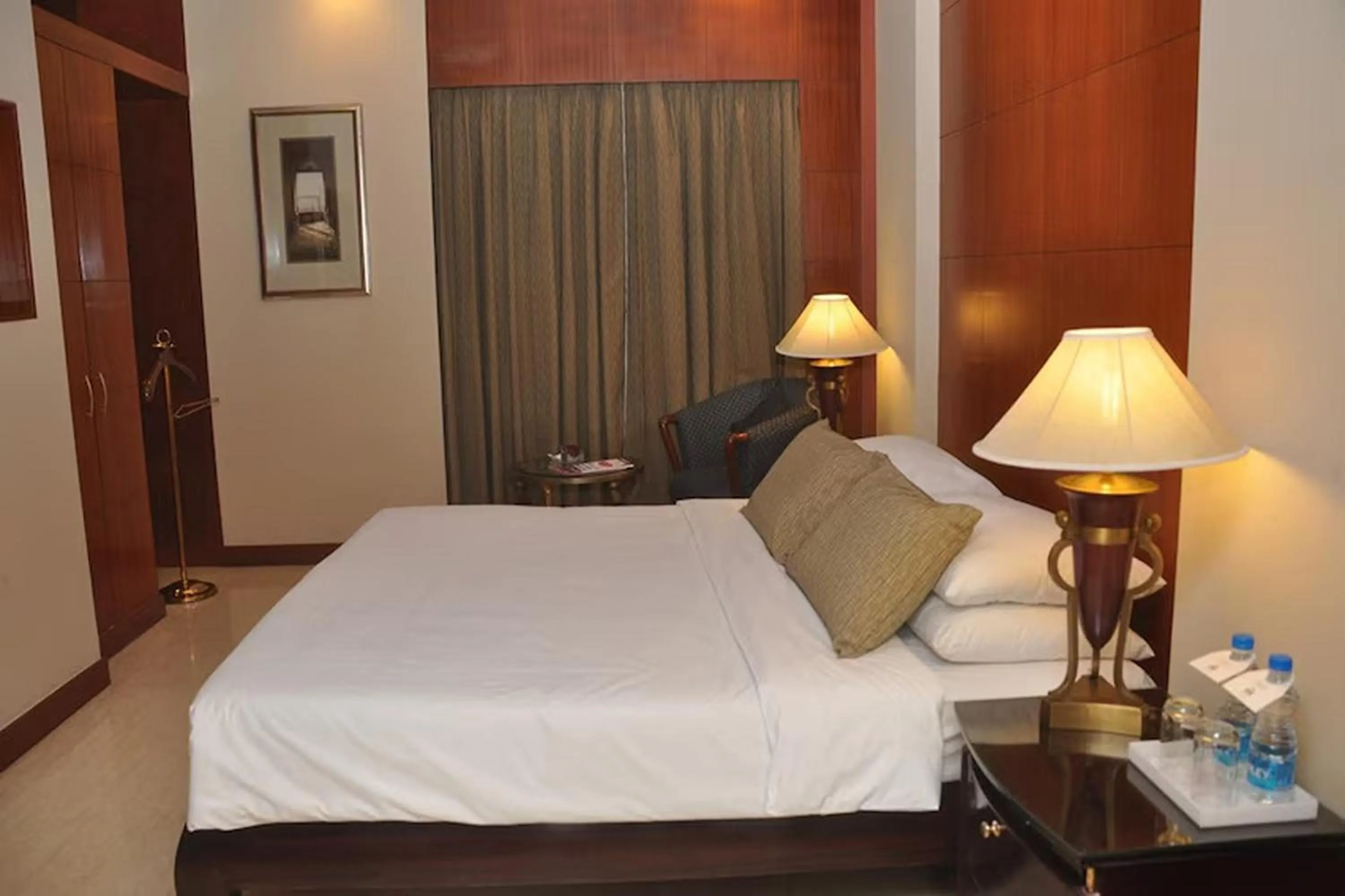 Bedroom, Bed in The Hans, New Delhi