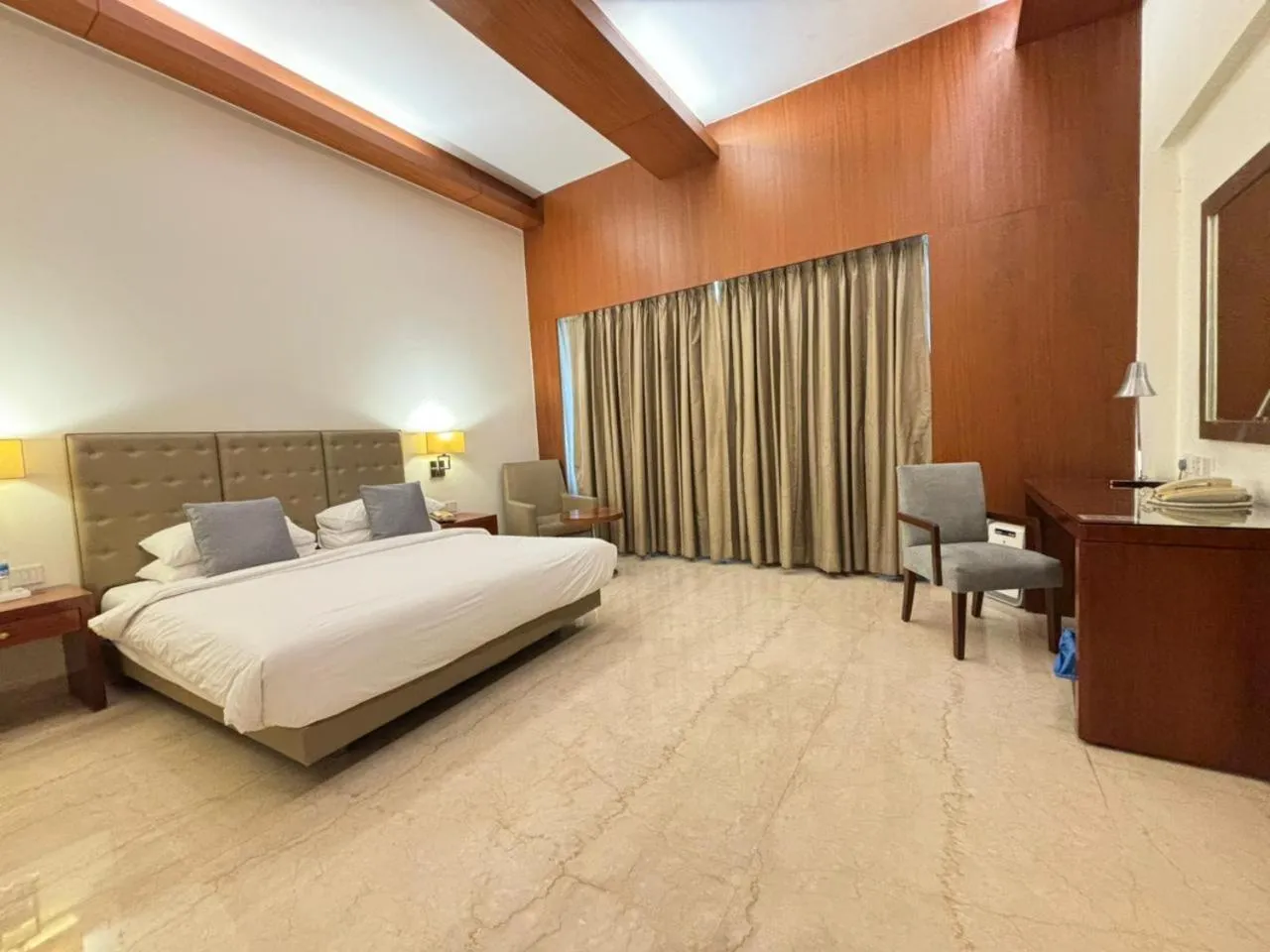 Bed in The Hans, New Delhi