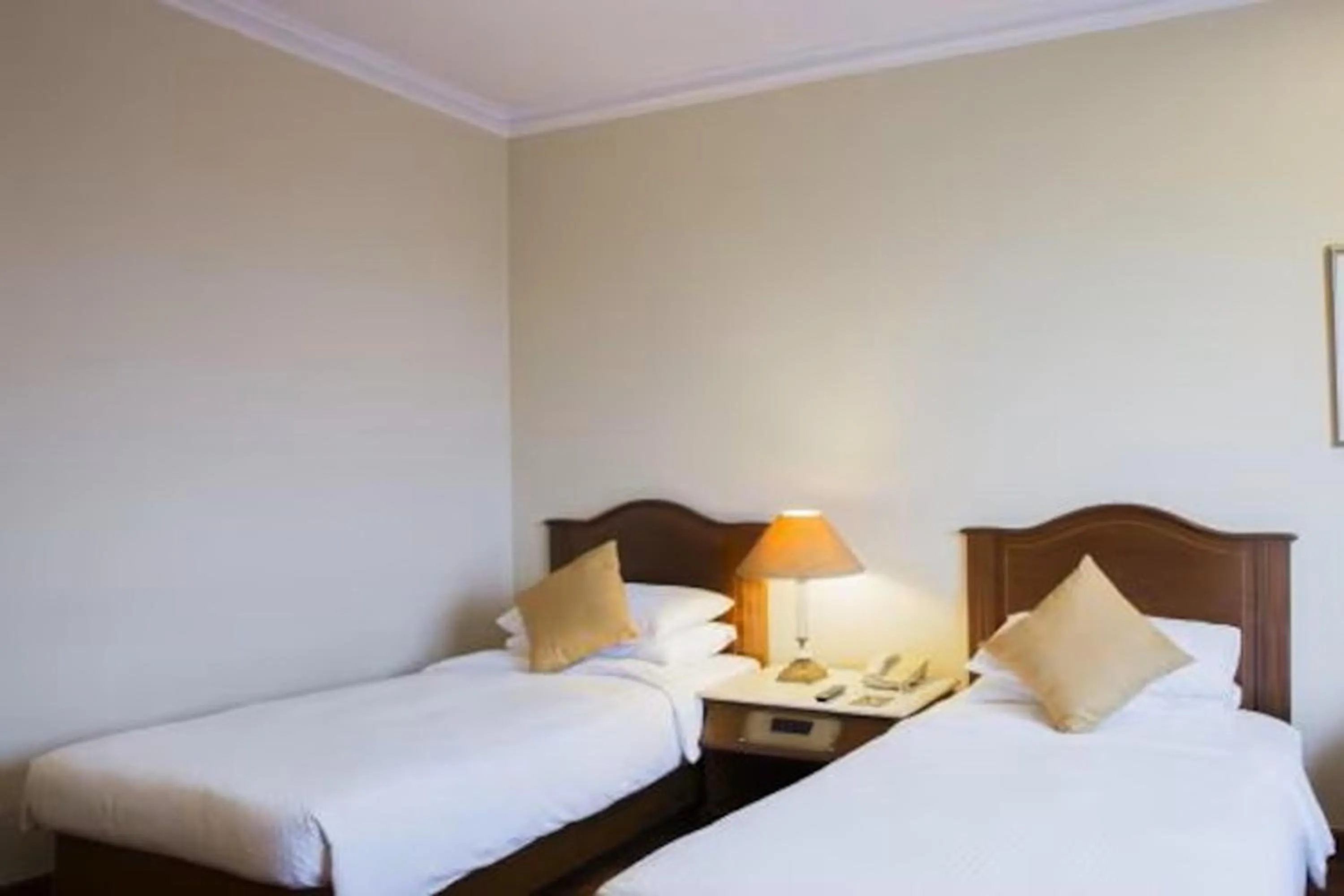 Bedroom, Bed in The Hans, New Delhi