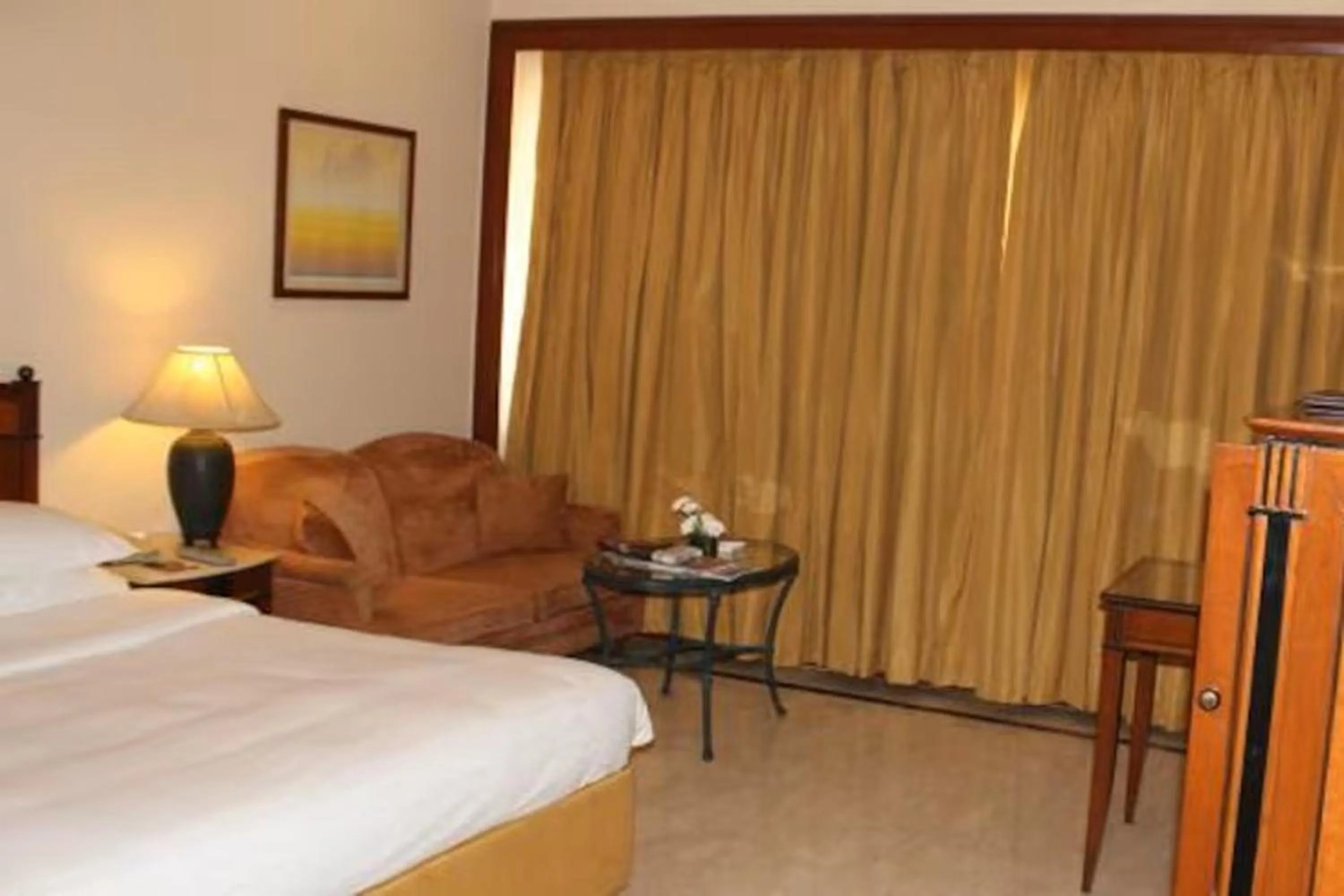 Bedroom, Bed in The Hans, New Delhi