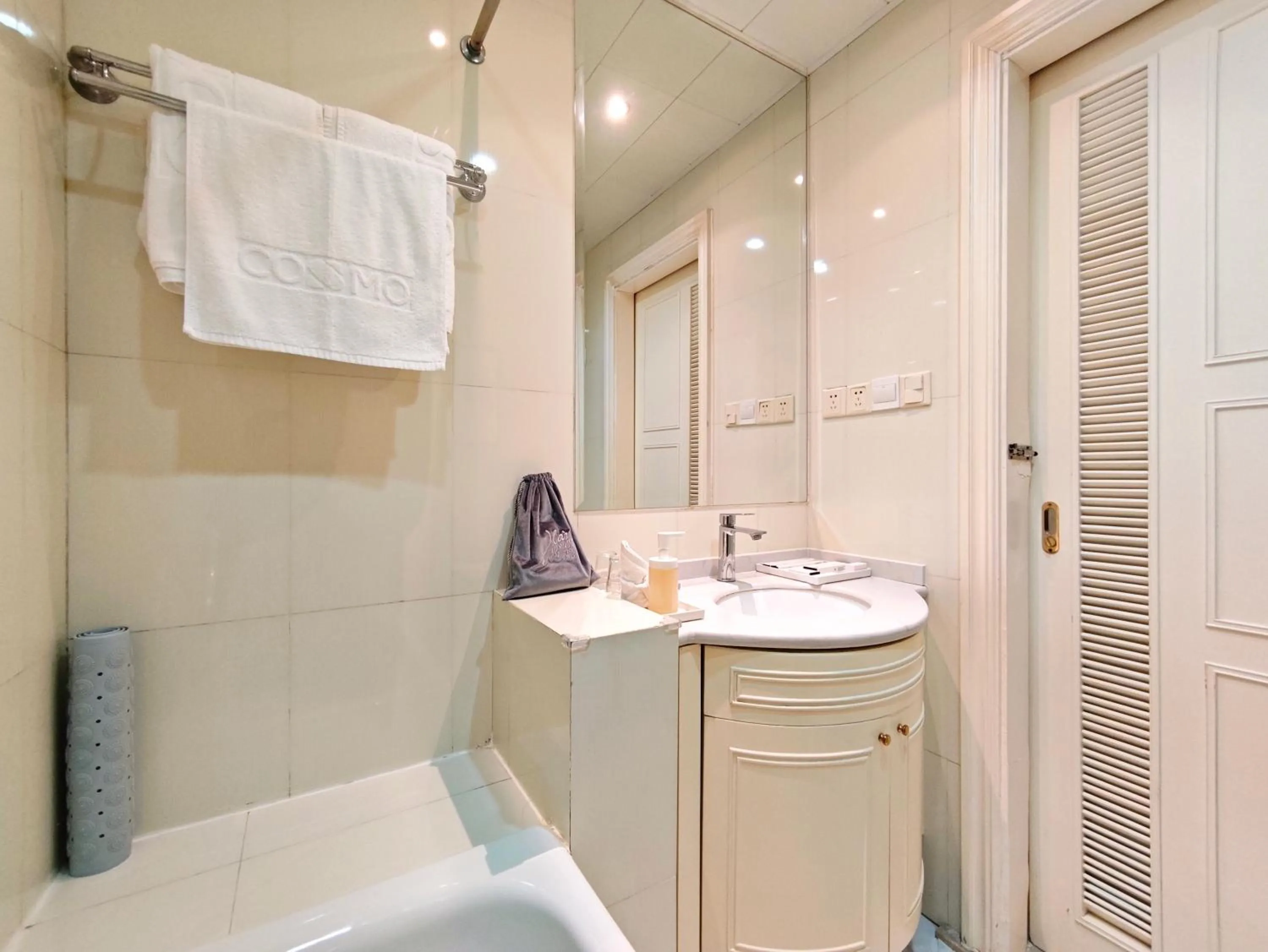 Ladoll Service Apartments