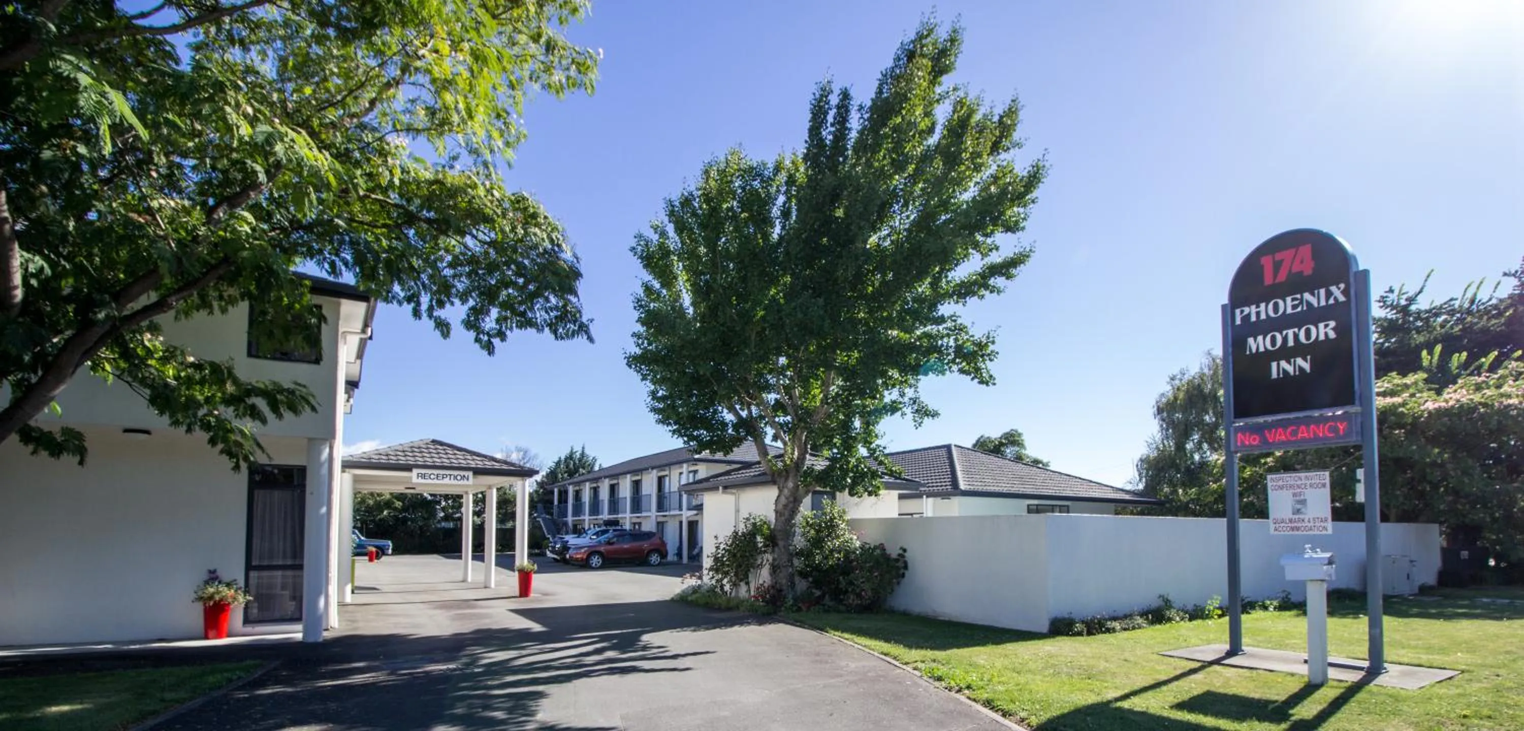Facade/entrance in ASURE Phoenix Motor Inn