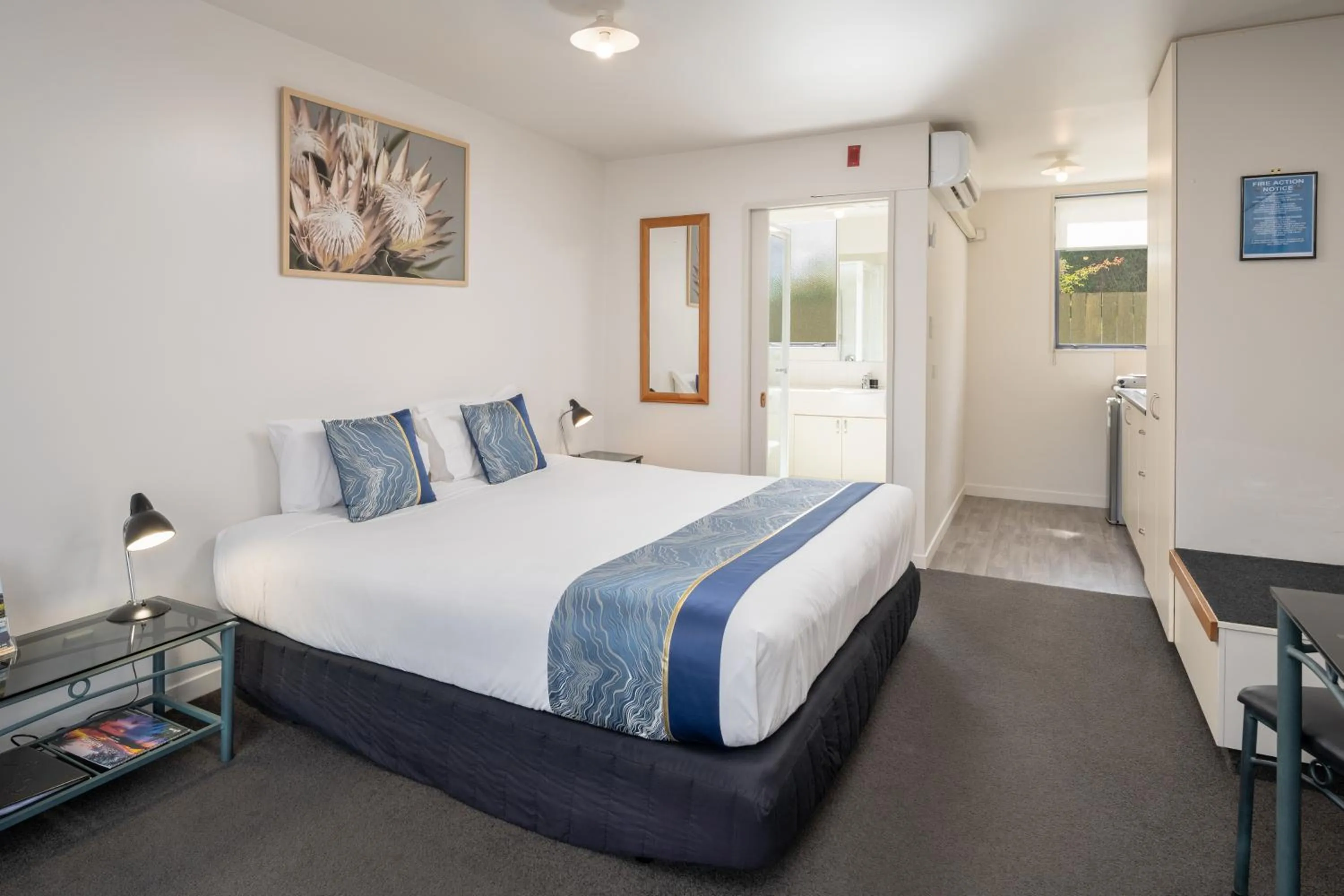 Bedroom, Bed in ASURE Phoenix Motor Inn