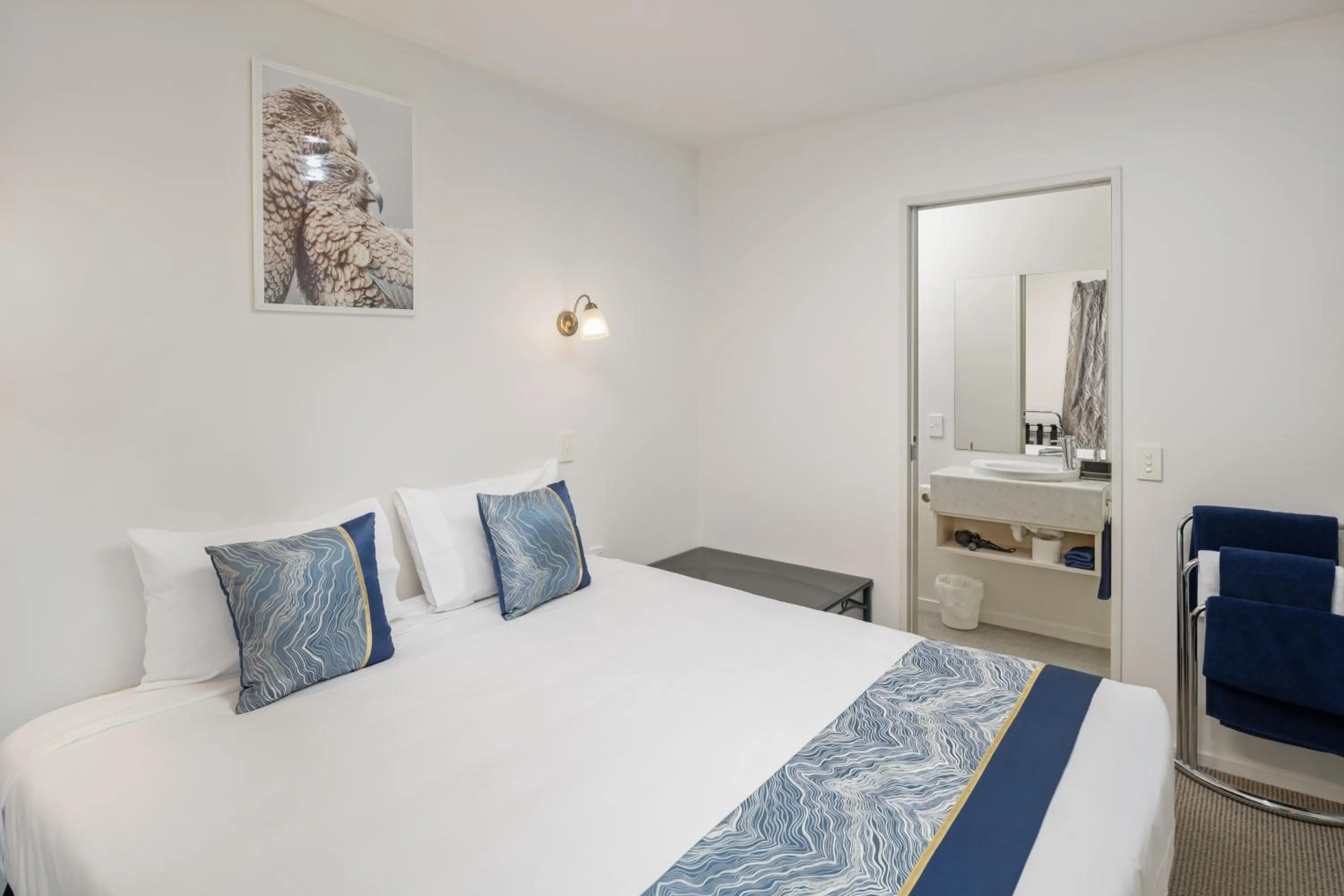 Bedroom, Bed in ASURE Phoenix Motor Inn