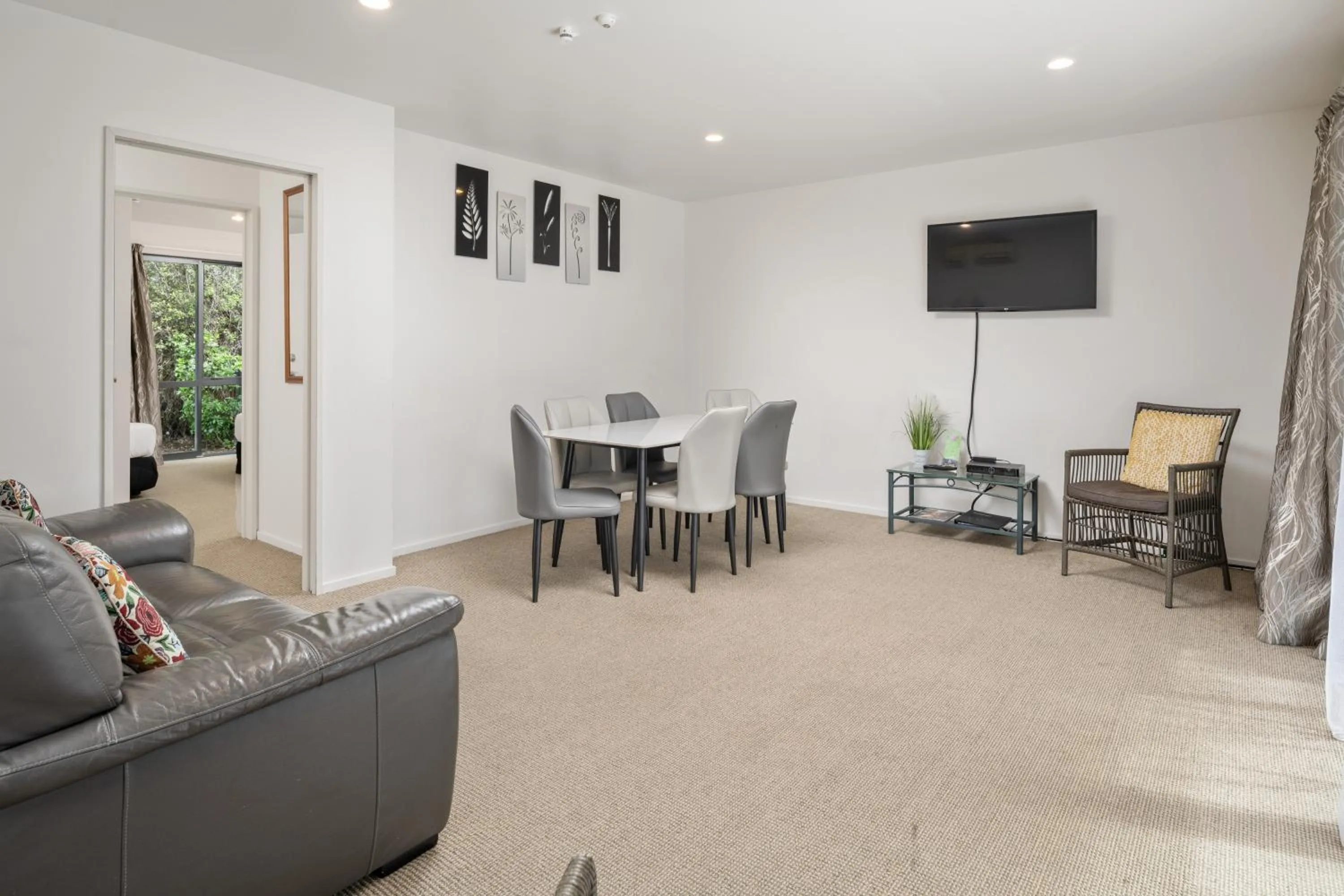 Living room in ASURE Phoenix Motor Inn