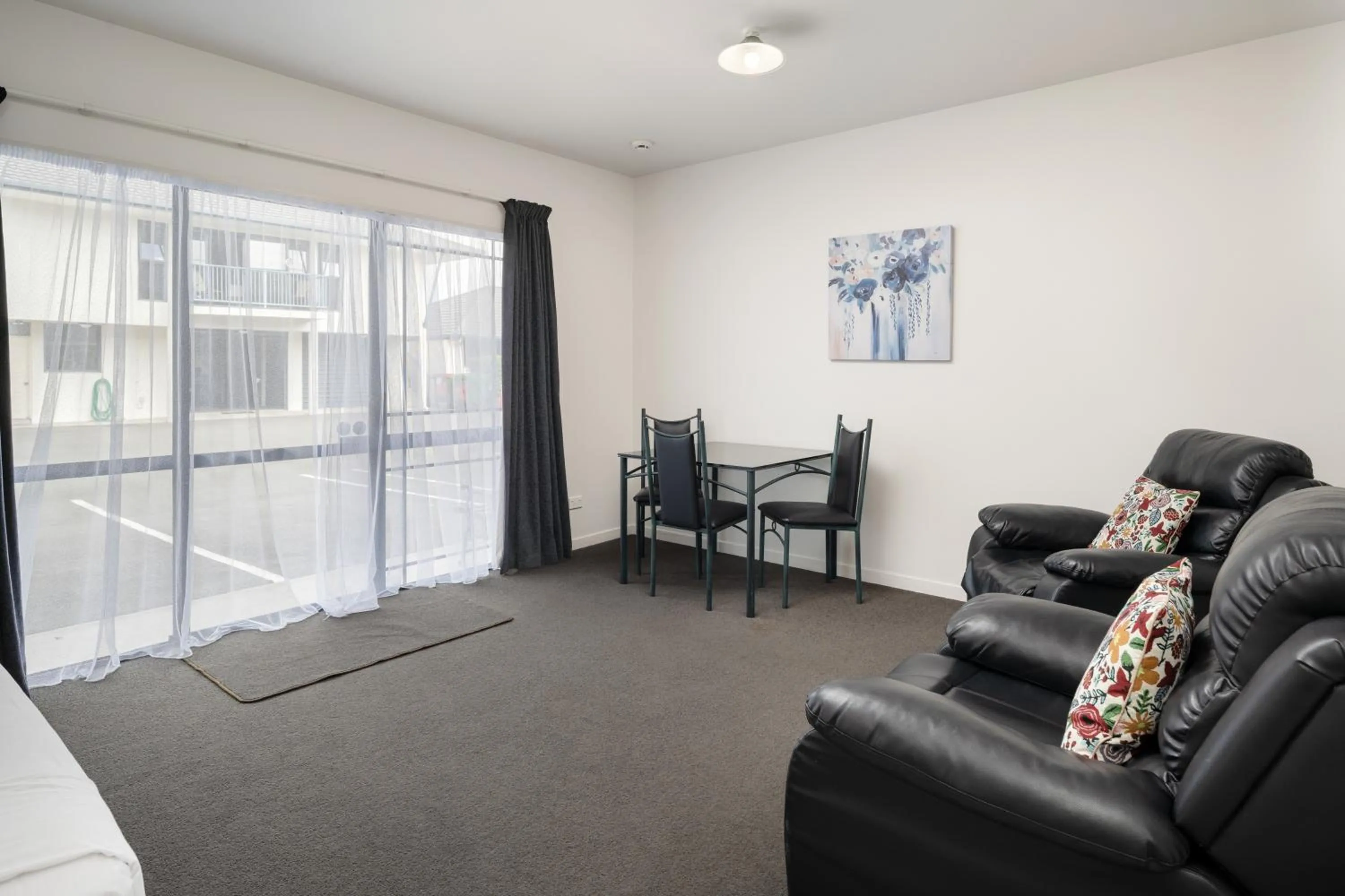 Living room in ASURE Phoenix Motor Inn