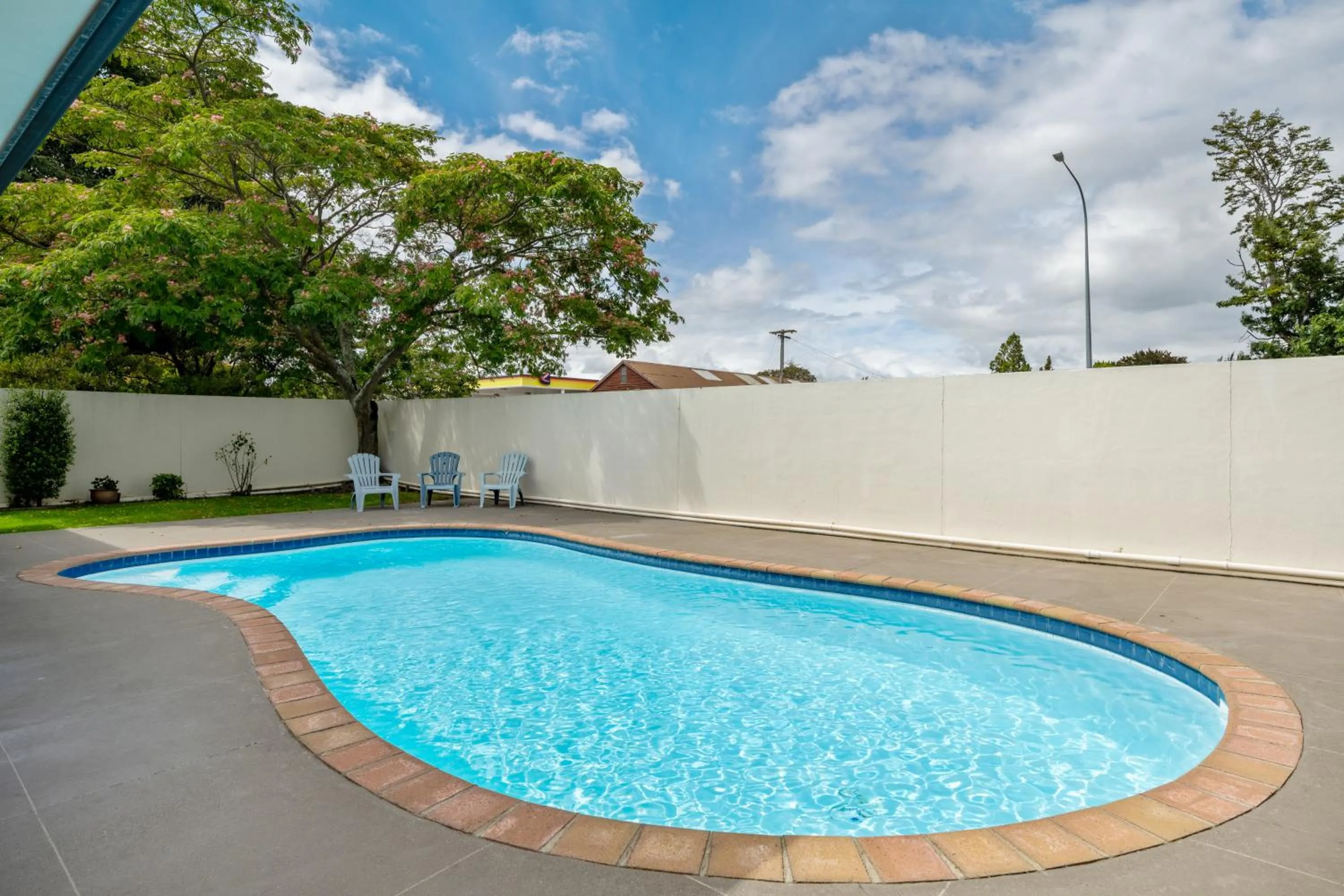 Swimming pool in ASURE Phoenix Motor Inn