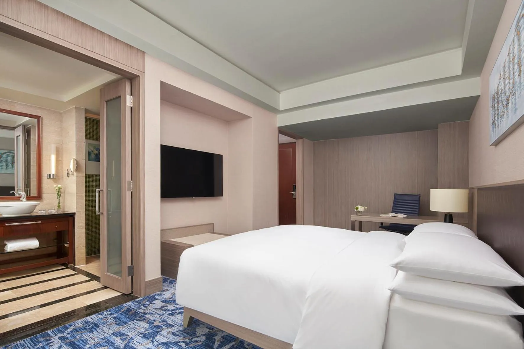 Bed in Nanning Marriott Hotel