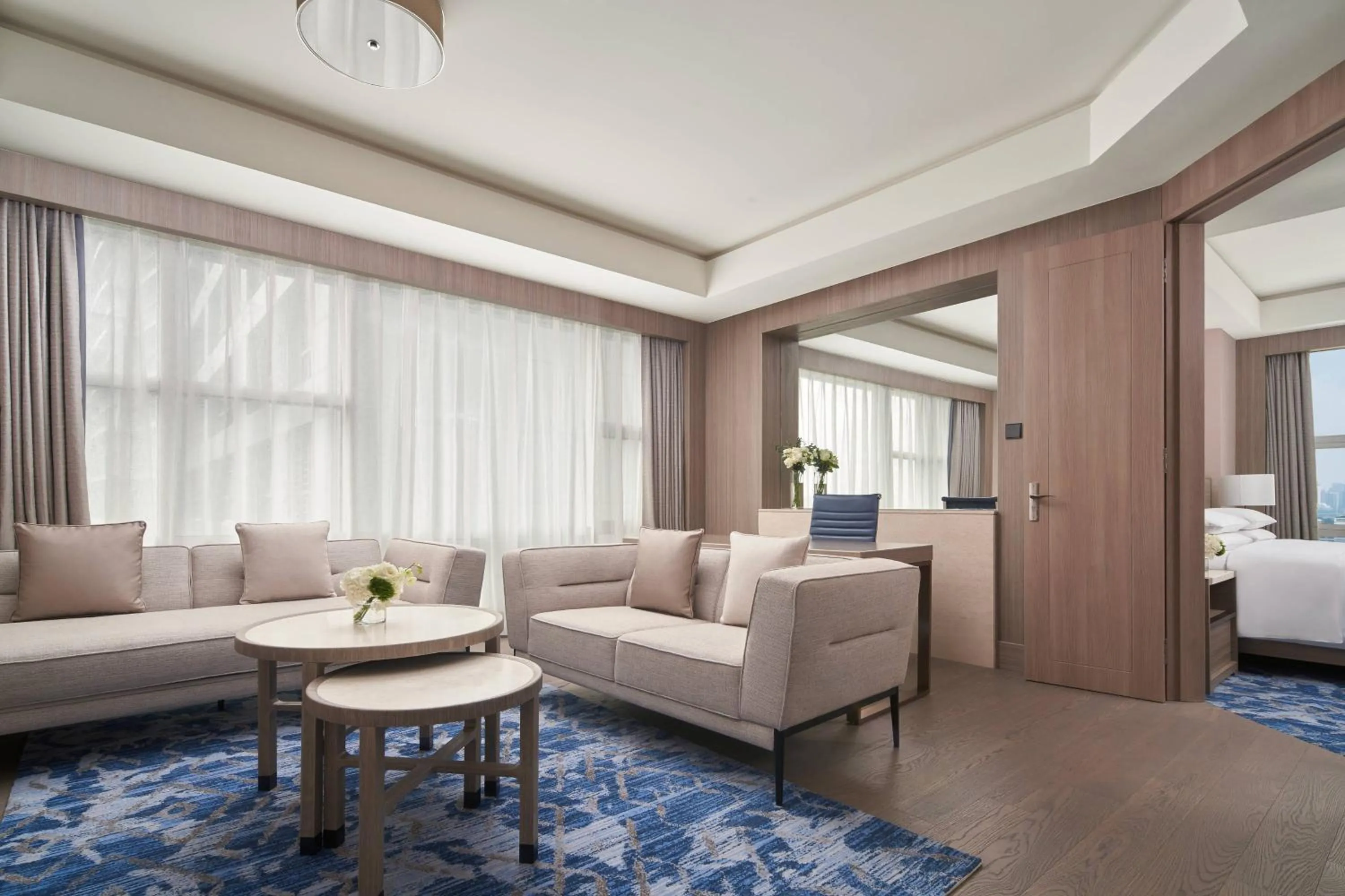 Living room, Bed in Nanning Marriott Hotel