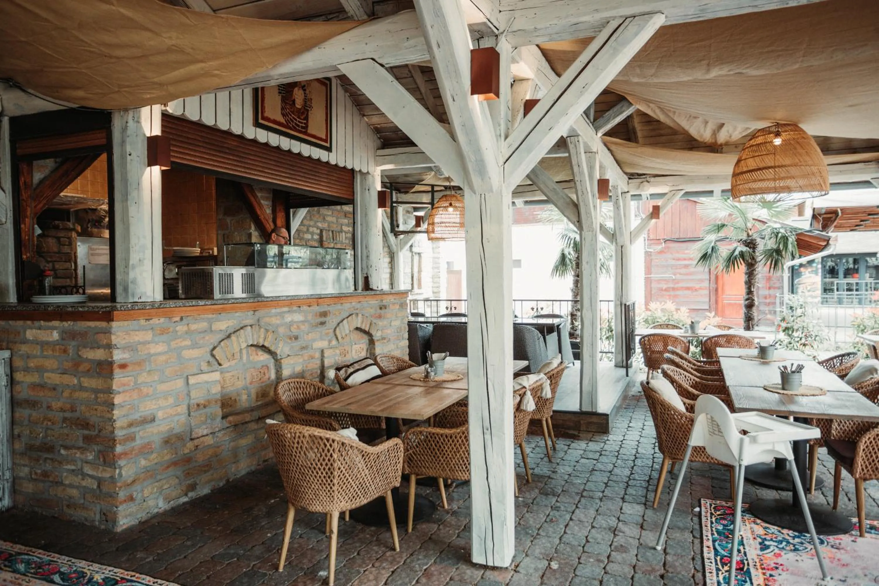 Restaurant/places to eat in Hotel La Riva