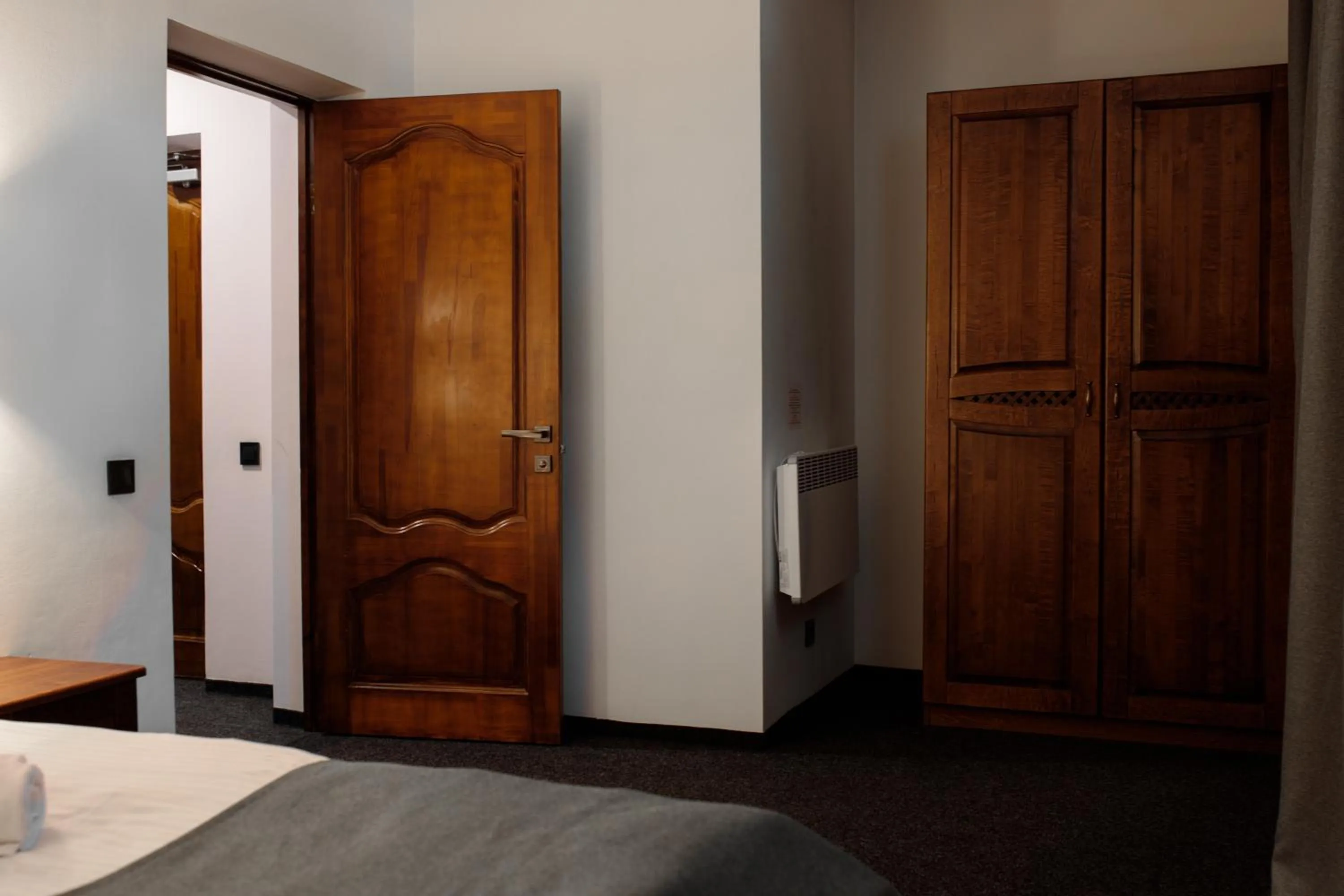 Bed in ZimaSnow Ski & Spa Club