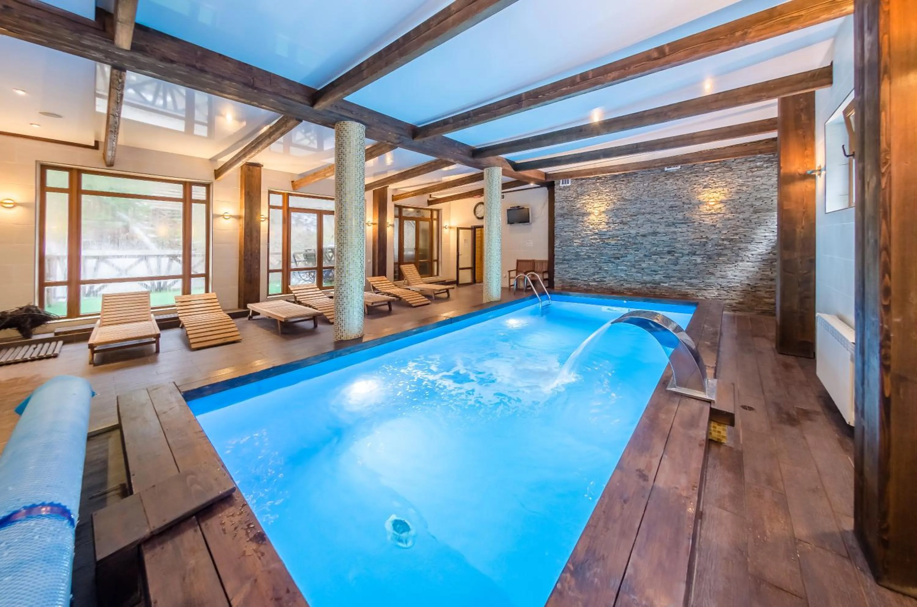 Decorative detail in ZimaSnow Ski & Spa Club