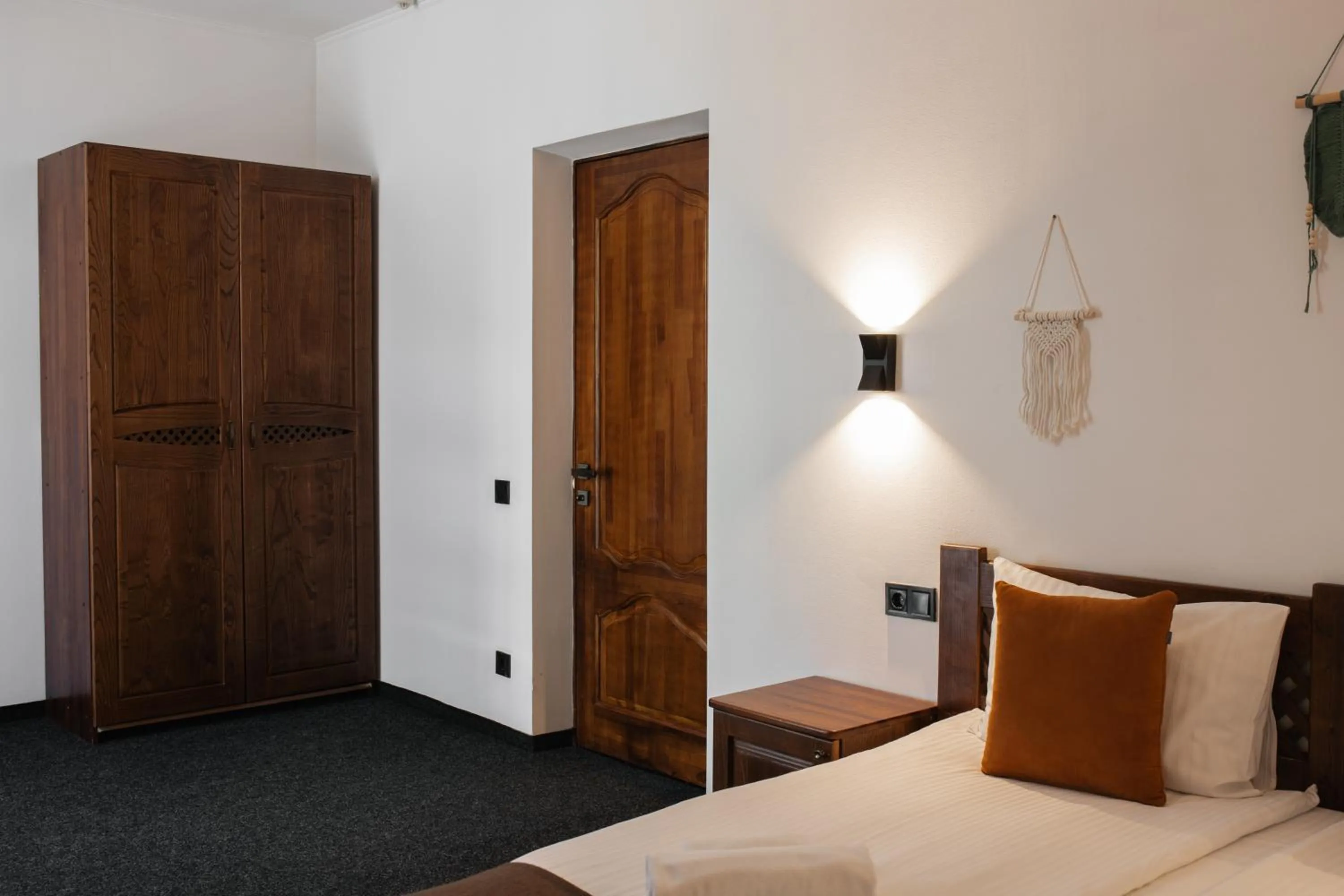 Bed in ZimaSnow Ski & Spa Club