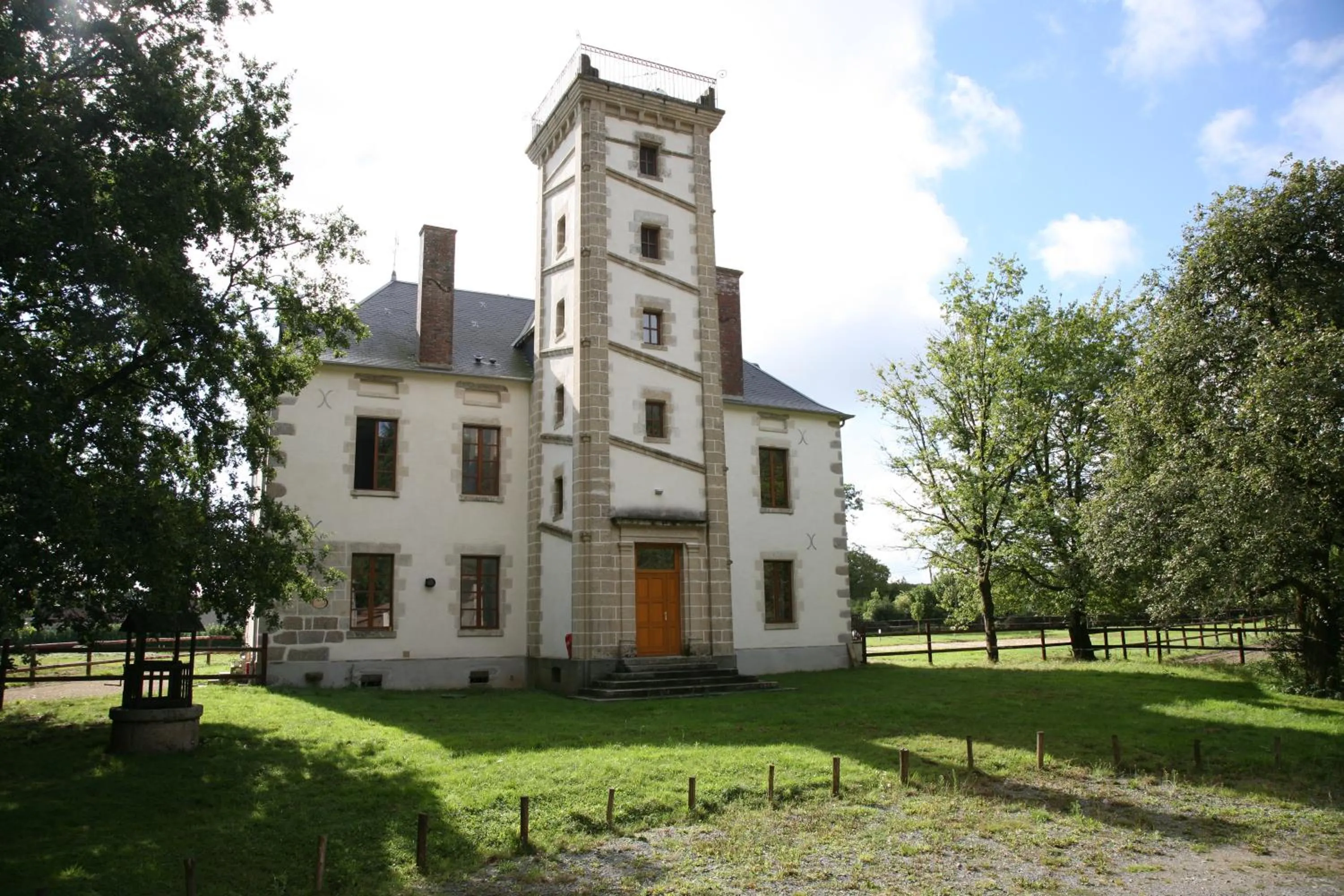 Property building in Domaine de Chantemerle