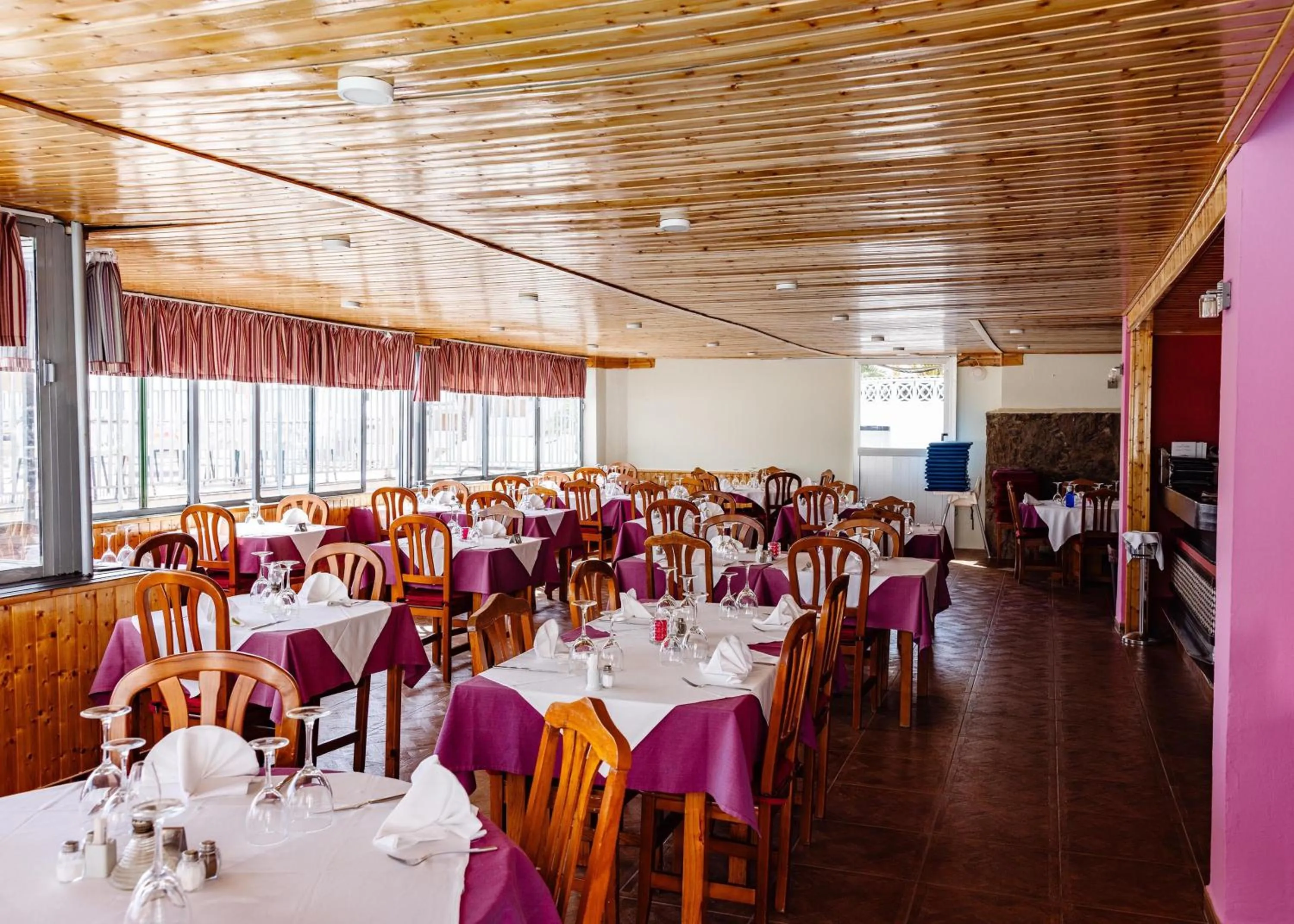 Restaurant/places to eat in Servatur Montebello