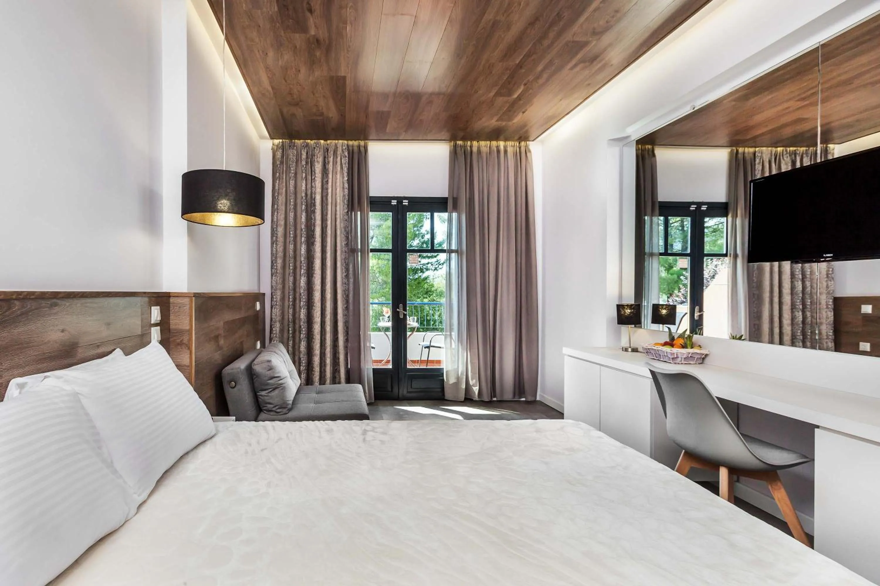 Photo of the whole room, Bed in Atrium Hotel