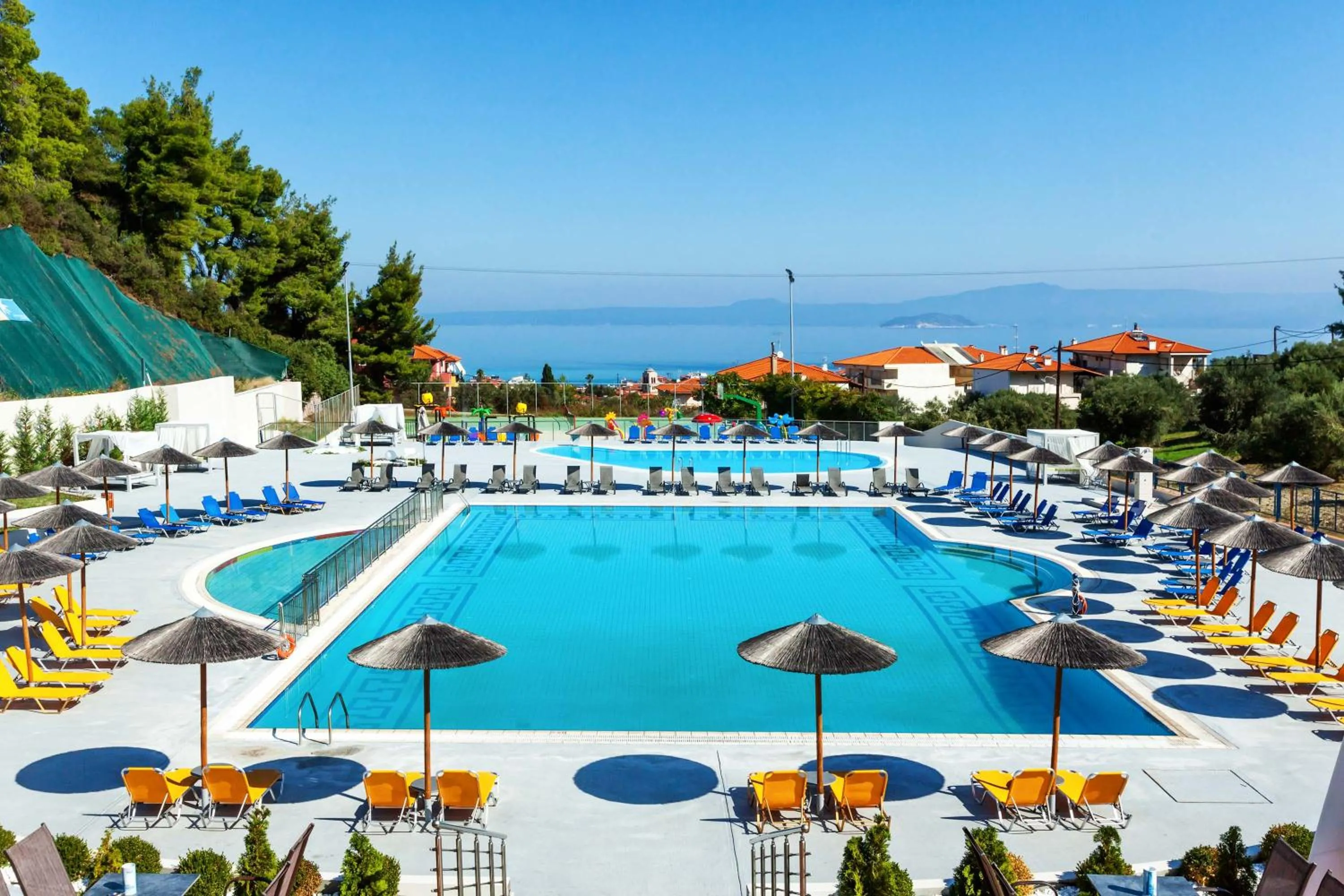 Swimming pool in Atrium Hotel