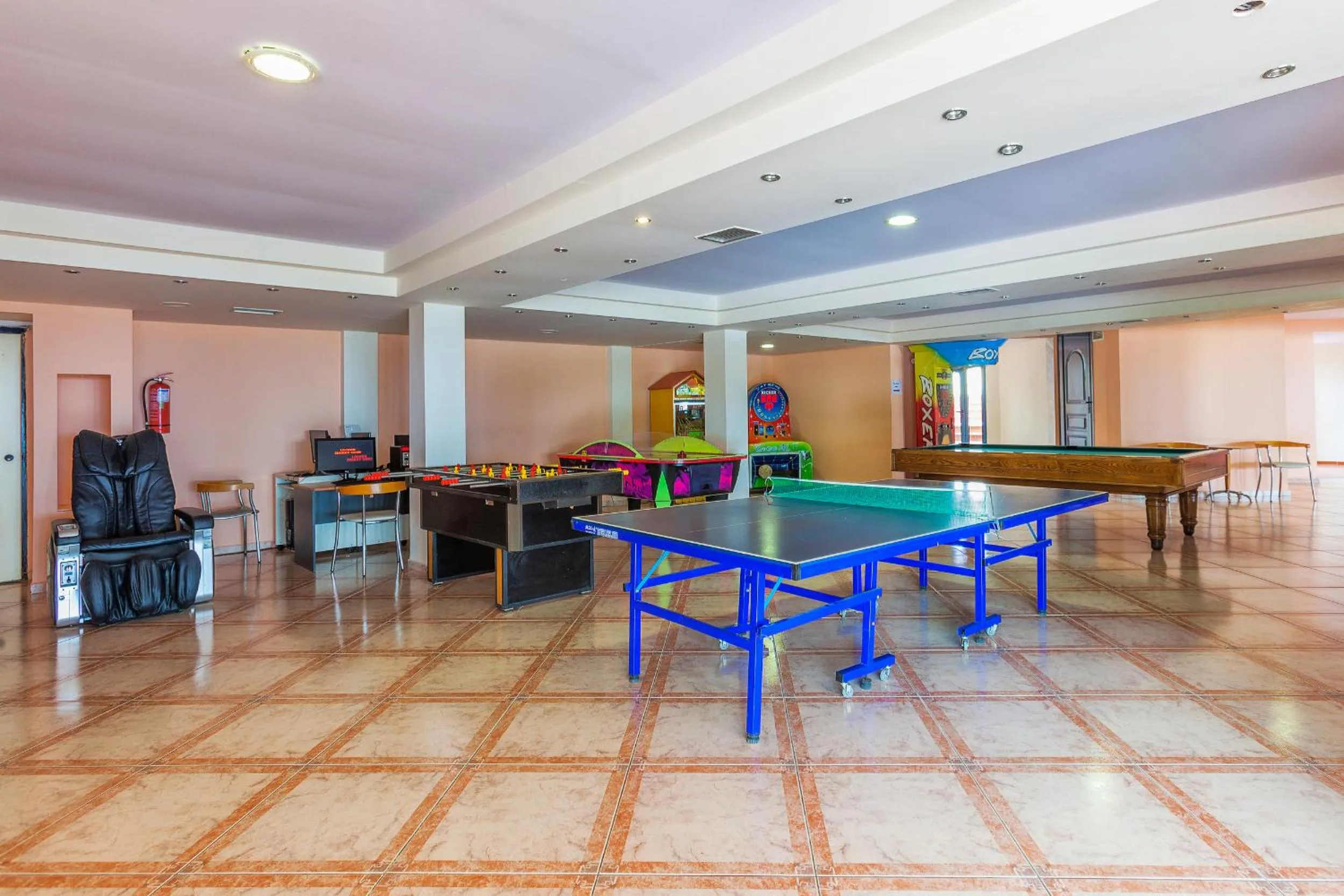 Table tennis in Atrium Hotel