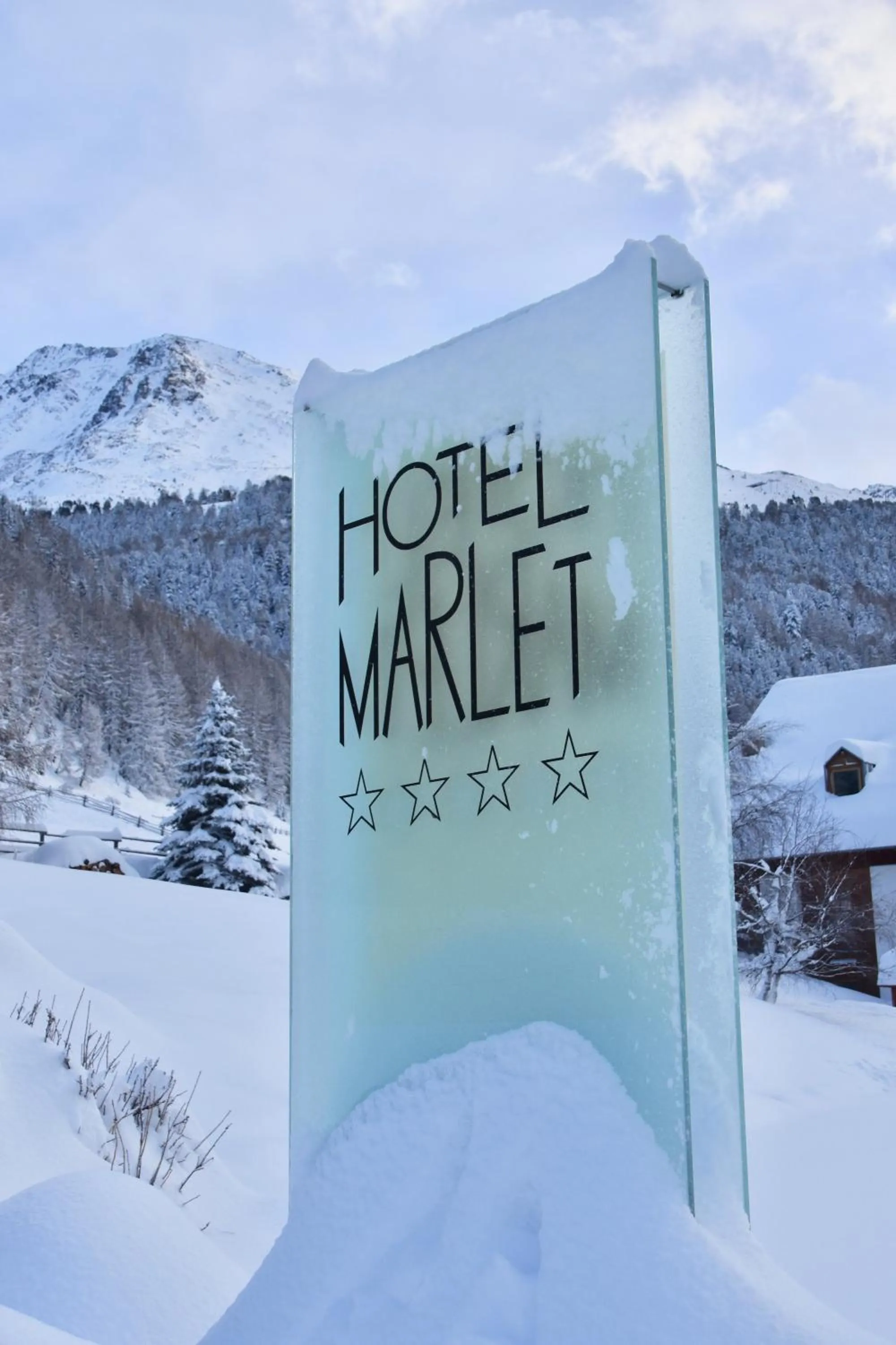 Property logo or sign in Hotel Marlet