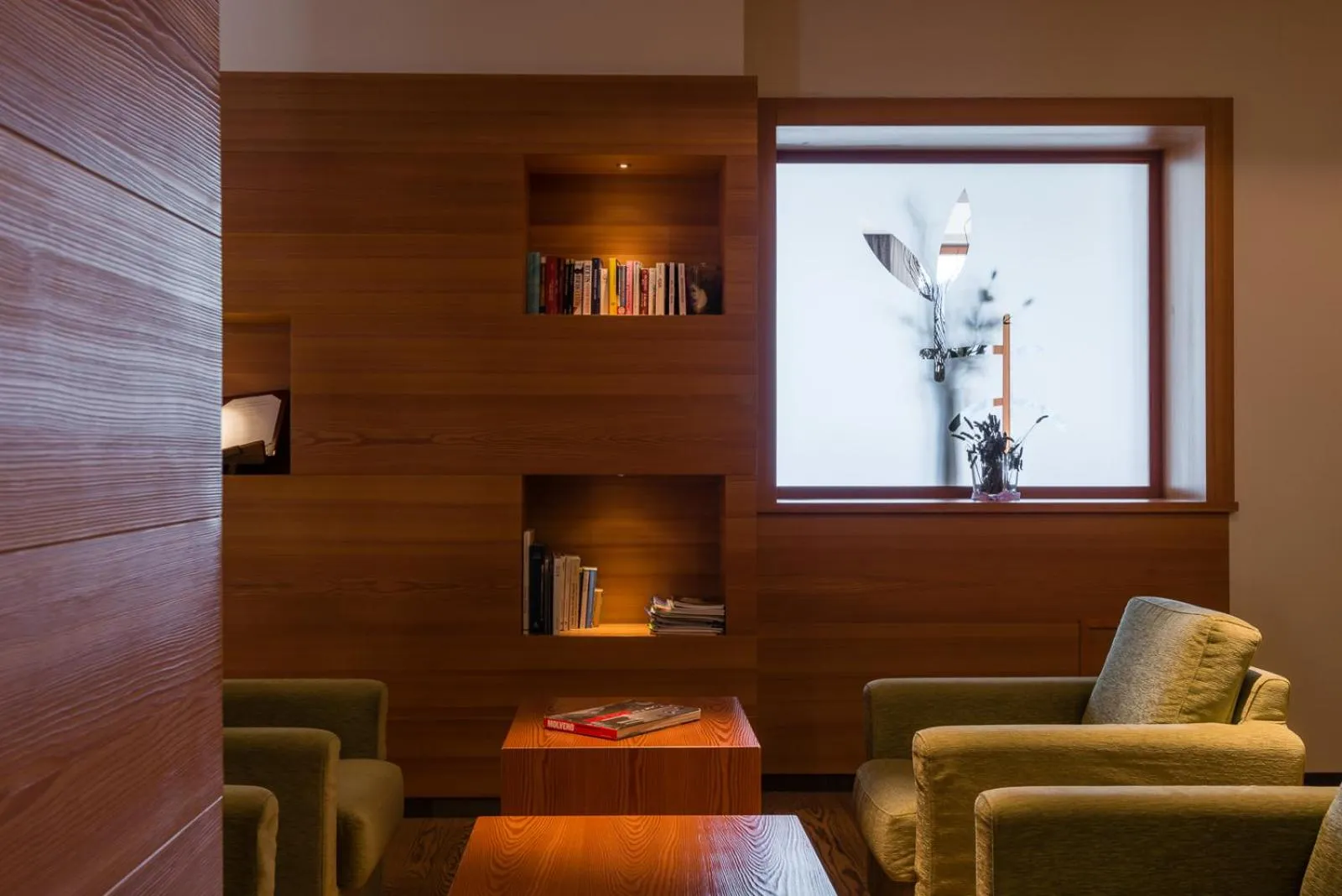 Communal lounge/ TV room in Grand Hotel Molveno