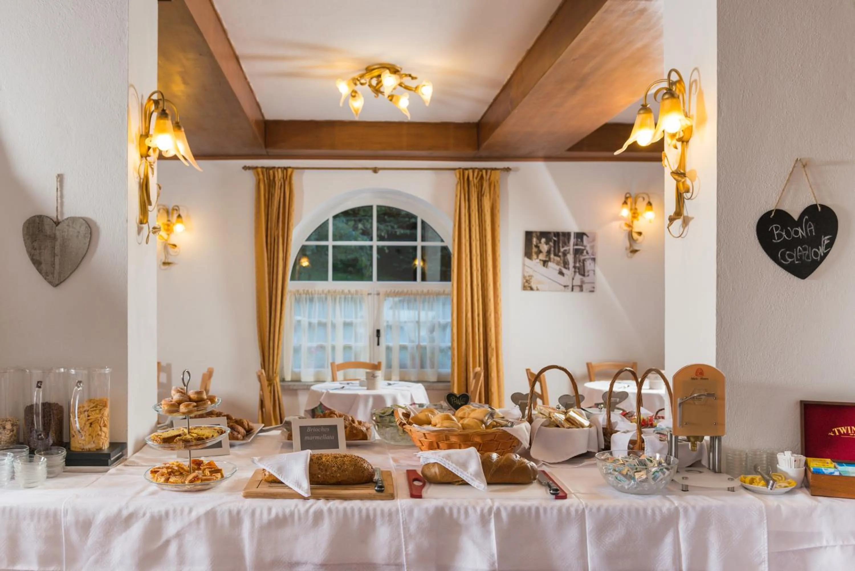 Lounge or bar in Grand Hotel Molveno