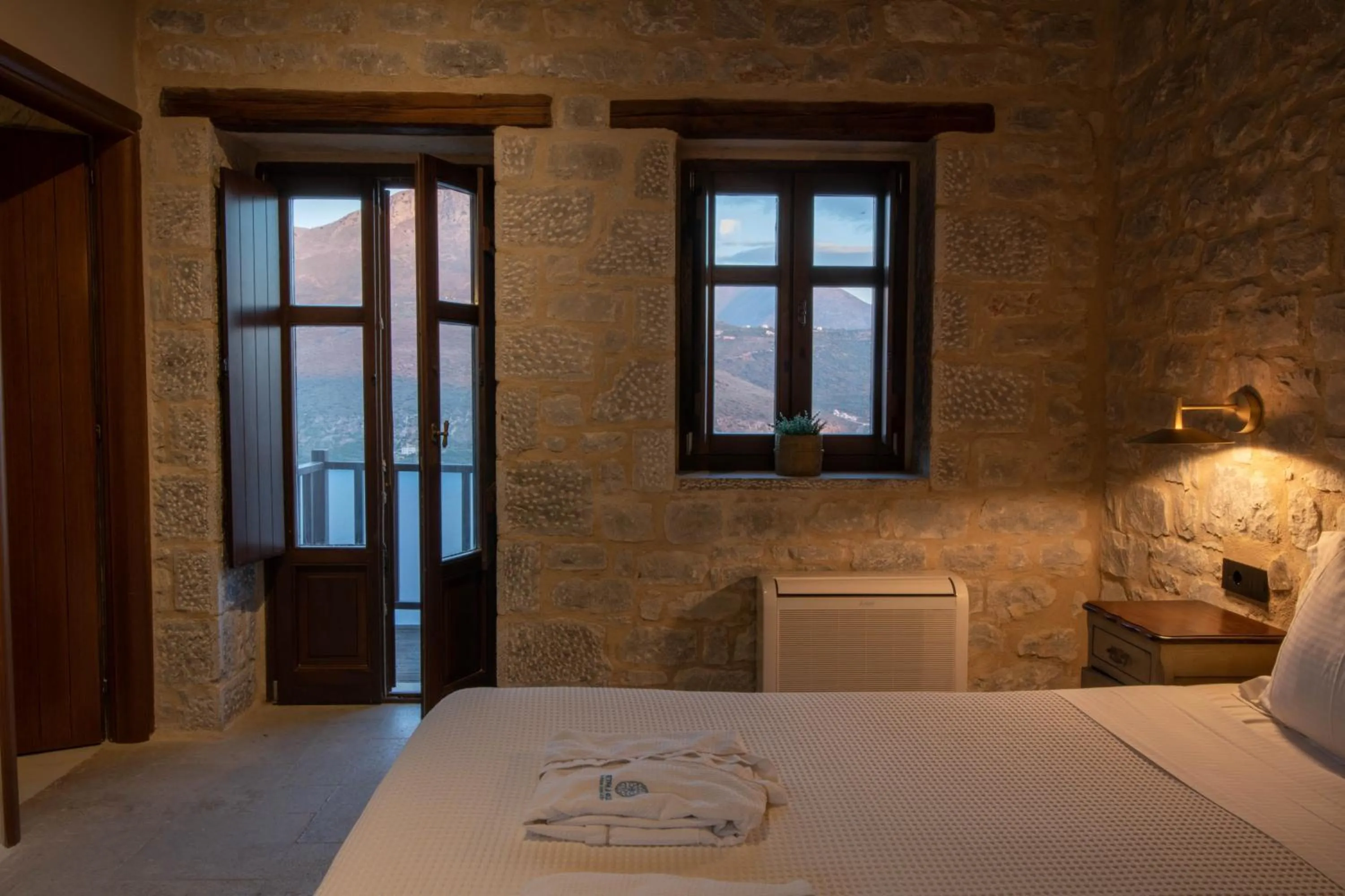 Restaurant/places to eat in Petra & Fos Boutique Hotel & Spa