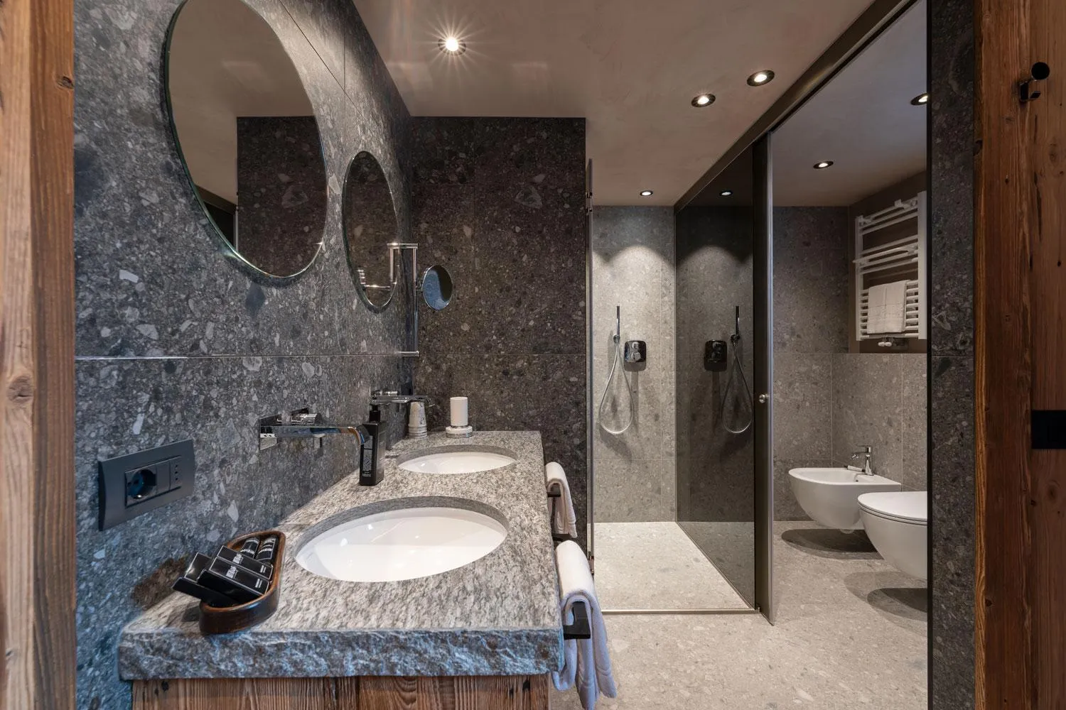 Shower in Bivio Hotel Plaza