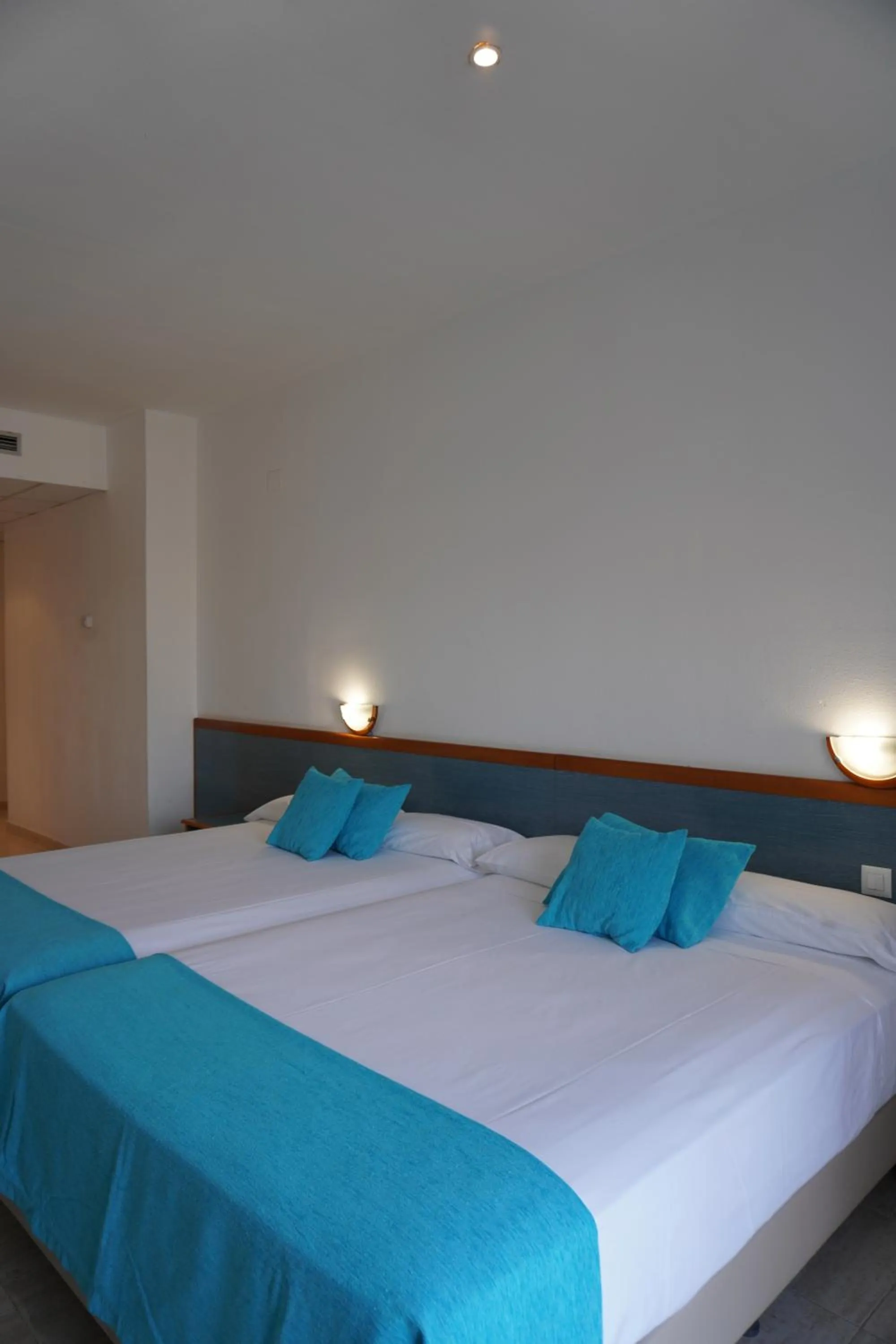 Bed in Hotel Brisamar Suites