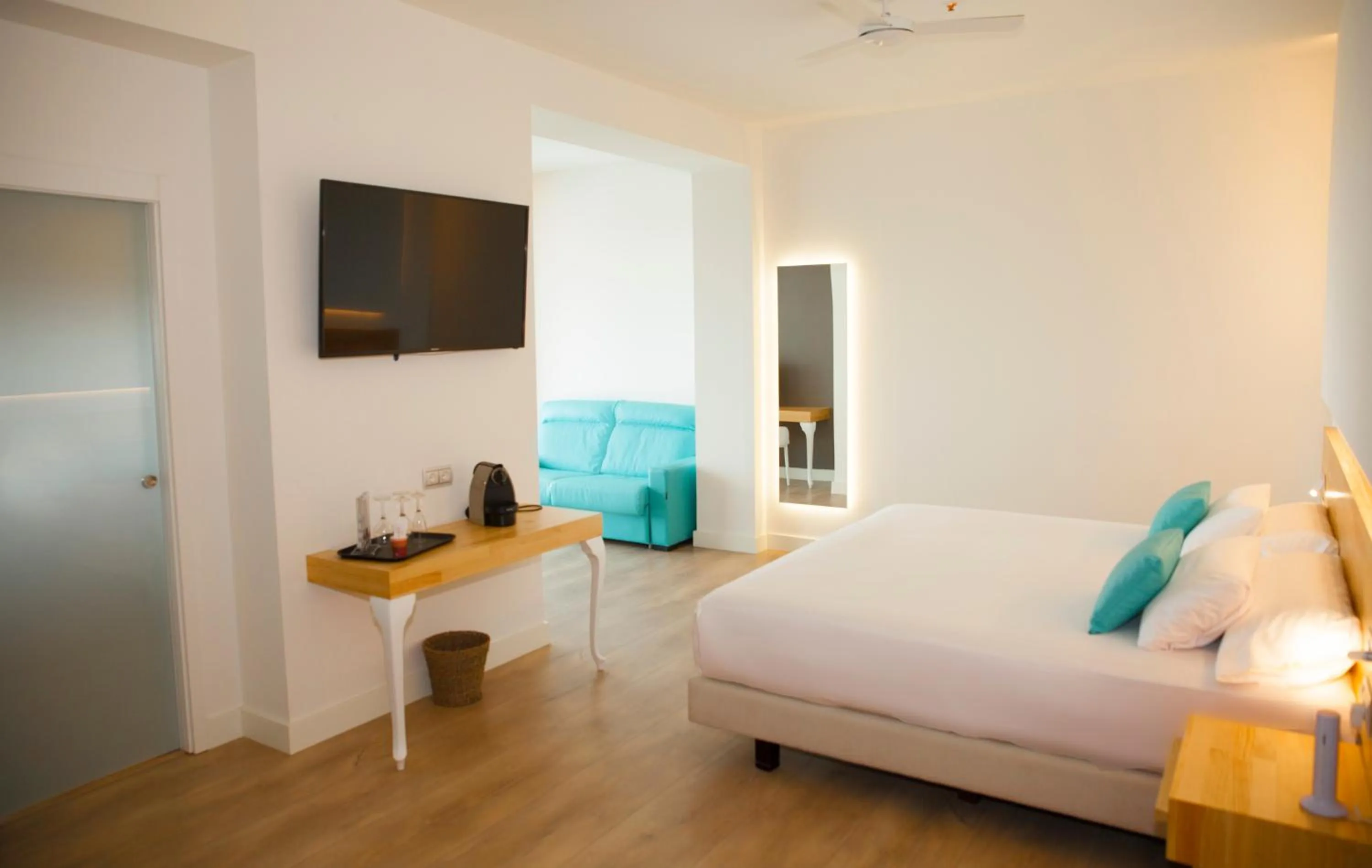 Bed in Hotel Brisamar Suites