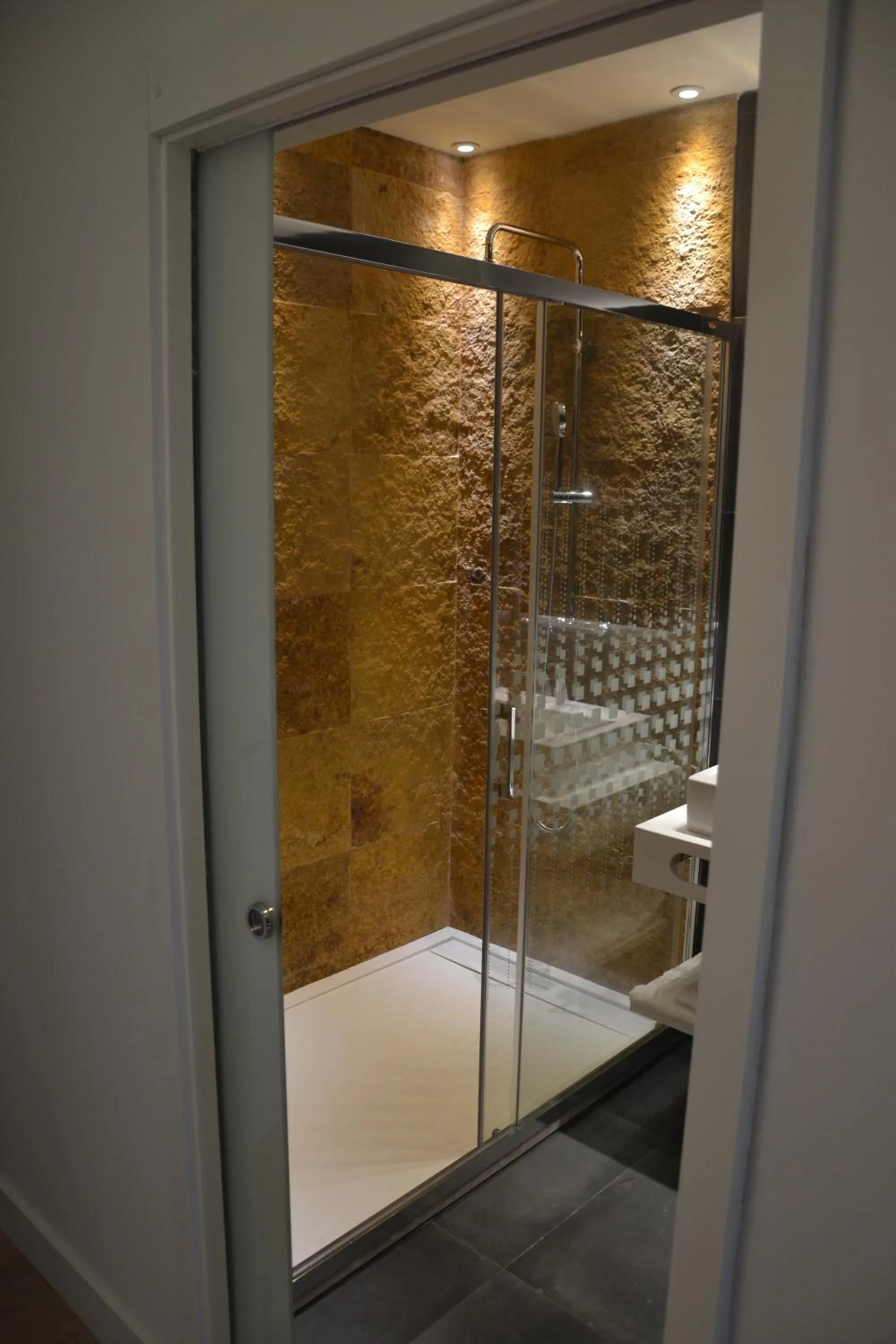 Bathroom in Hotel Brisamar Suites