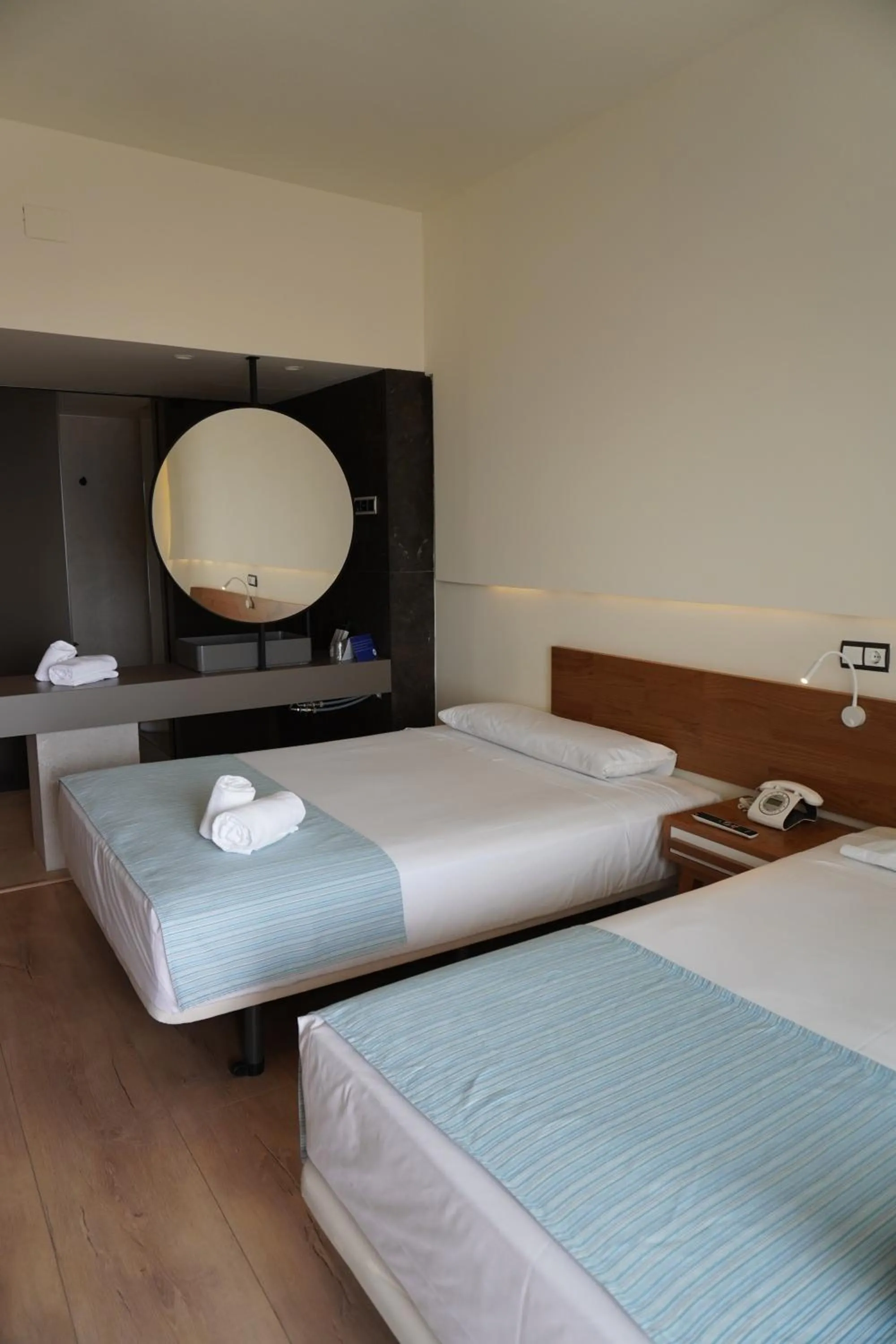 Bed in Hotel Brisamar Suites