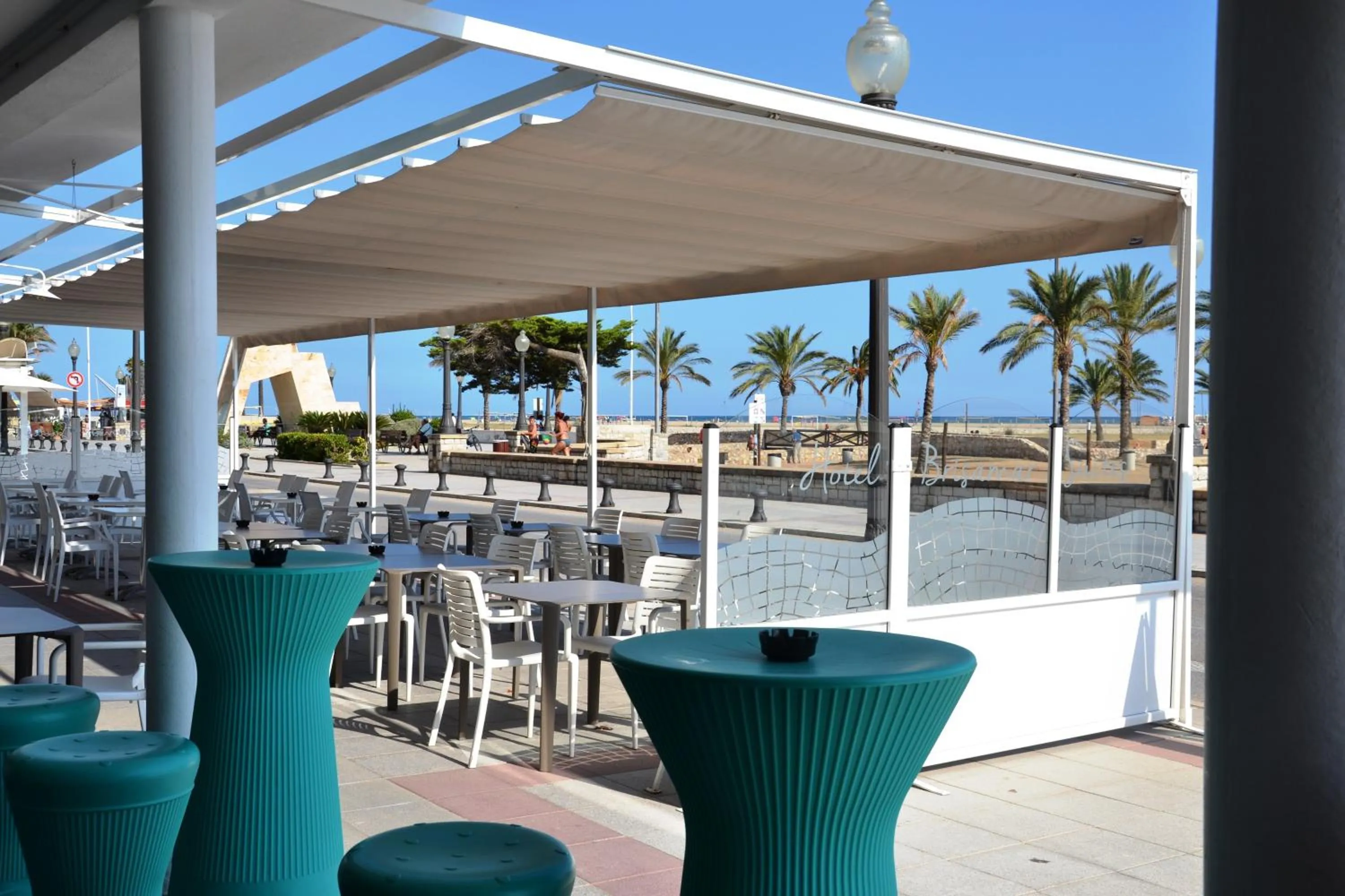 Restaurant/places to eat in Hotel Brisamar Suites