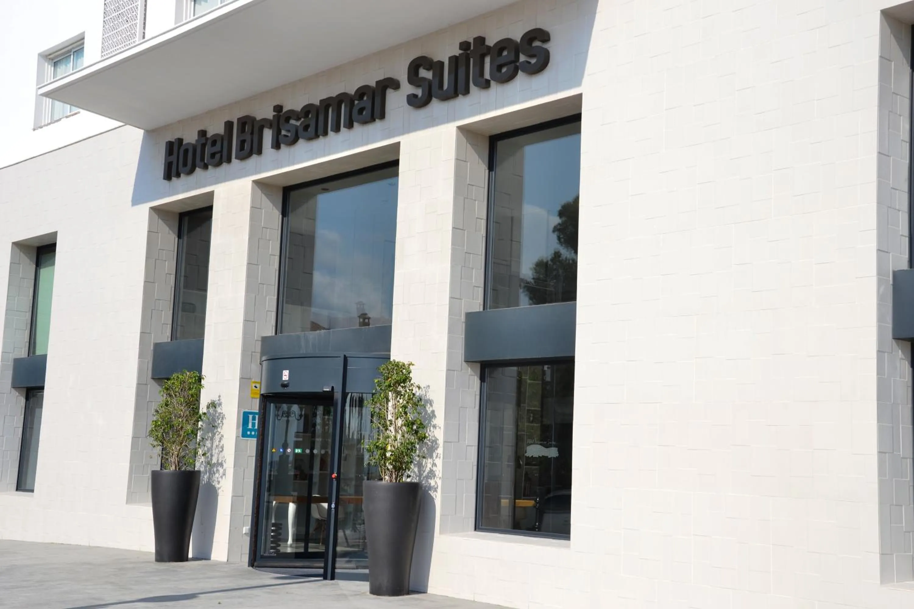 Facade/entrance in Hotel Brisamar Suites