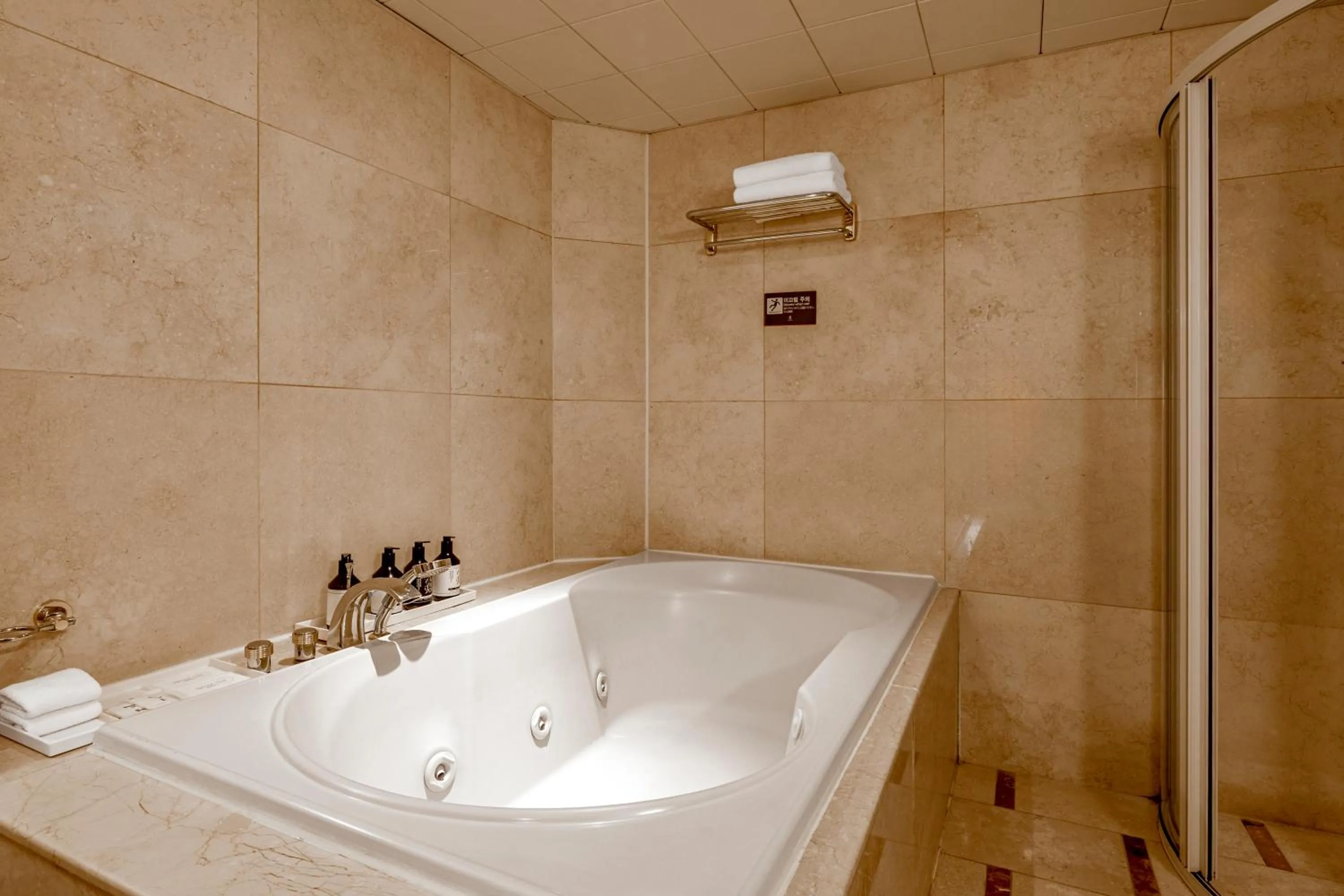 Bathroom in Kensington Hotel Yeouido