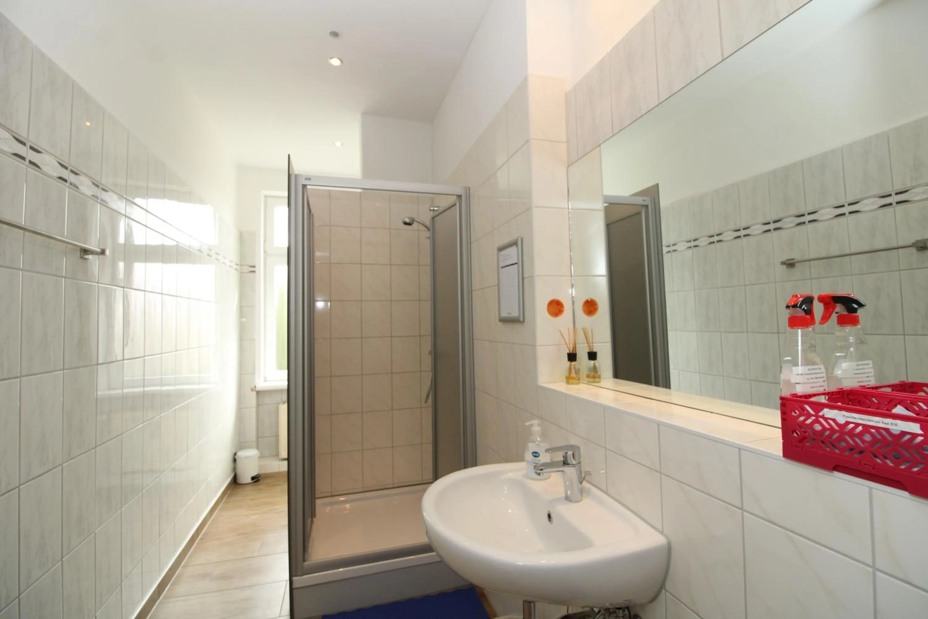 Bathroom in Space Hotel im Campus der JvP Schule